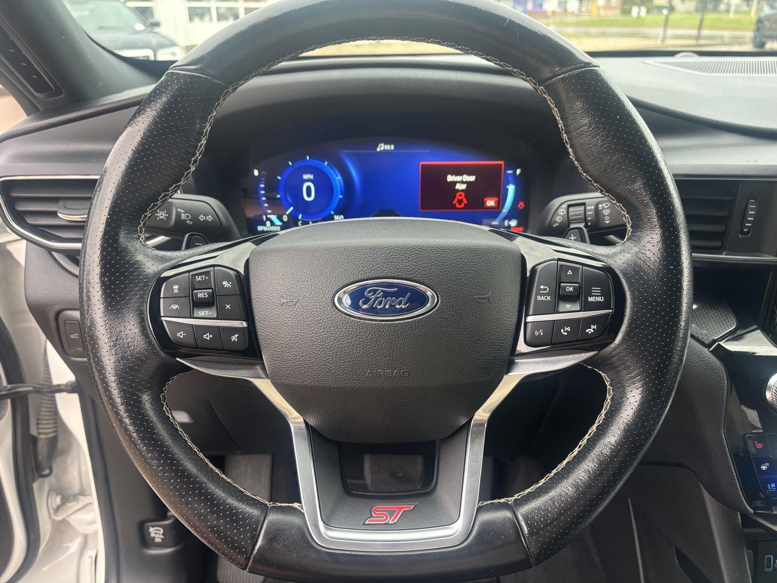 Vehicle photo 12