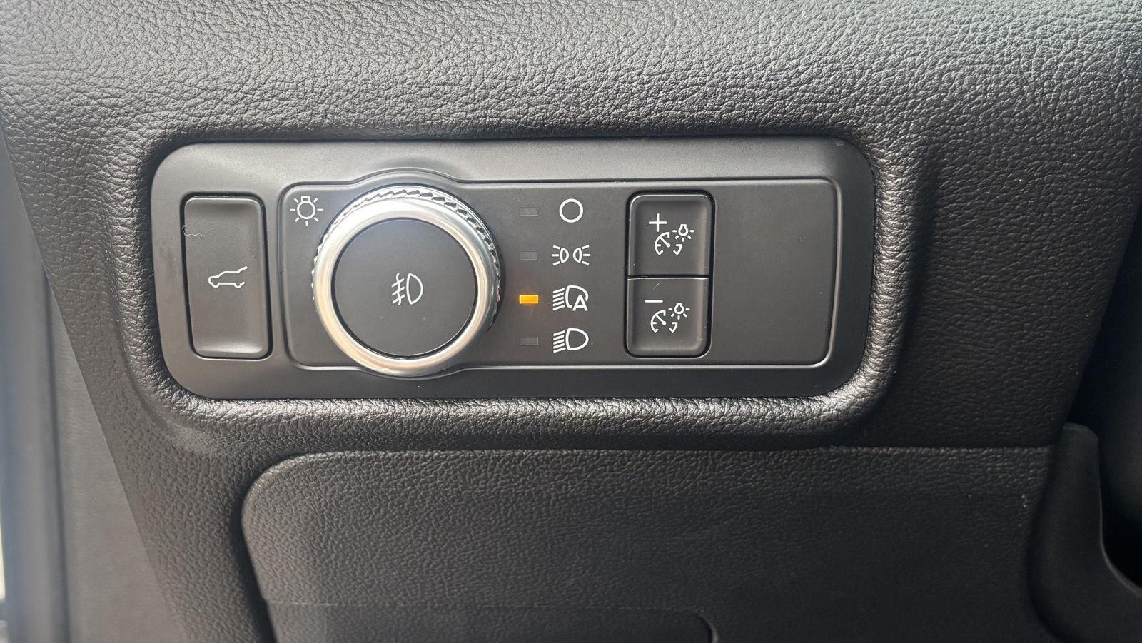 Vehicle photo 16