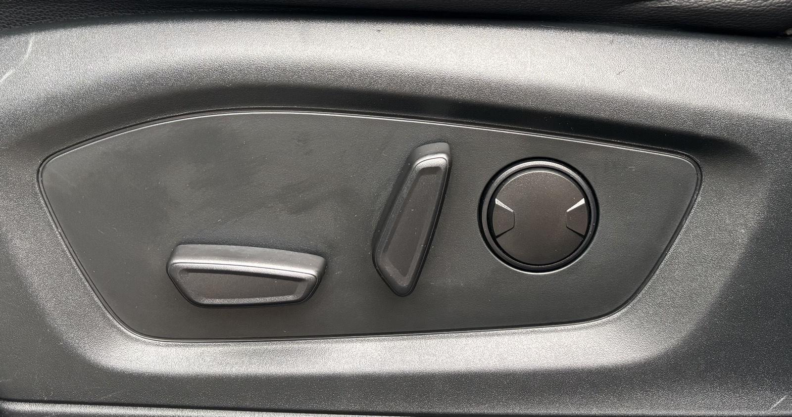 Vehicle photo 21