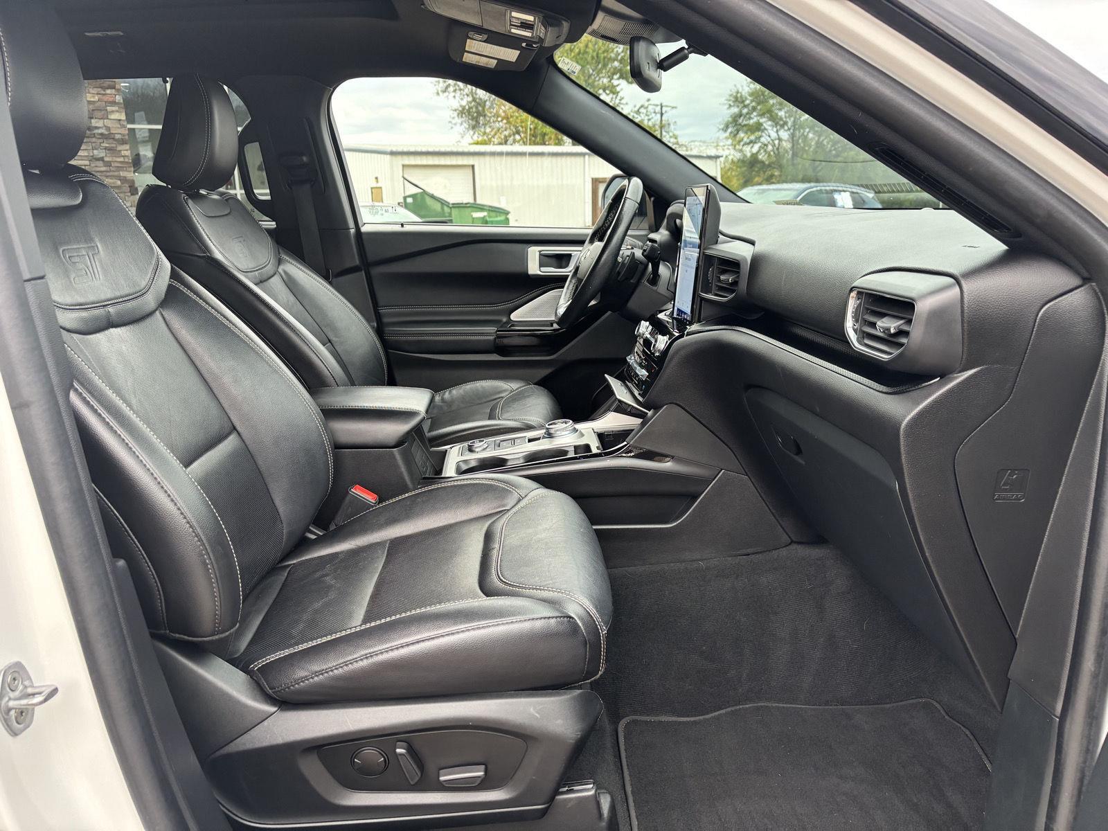 Vehicle photo 25