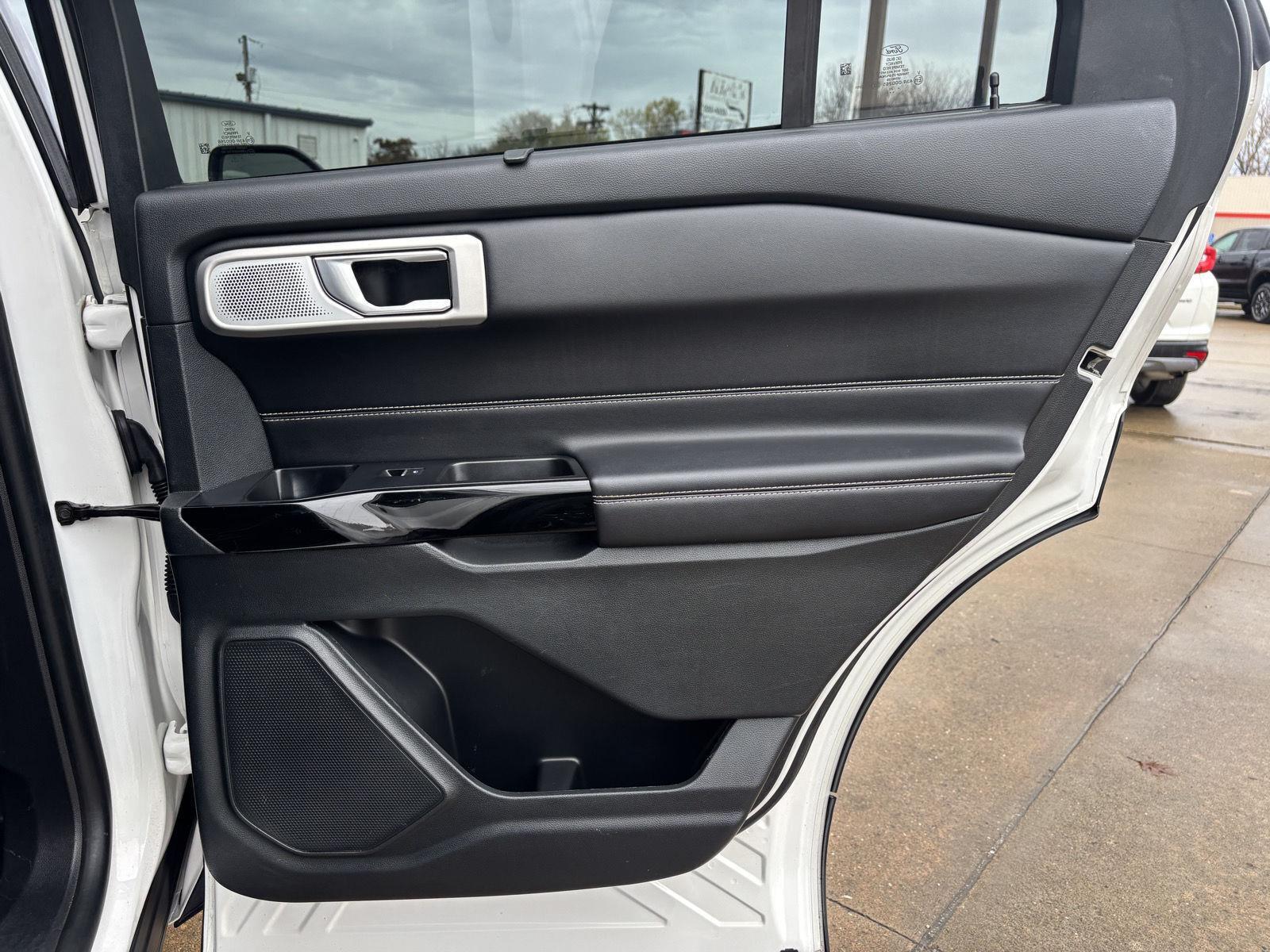 Vehicle photo 28