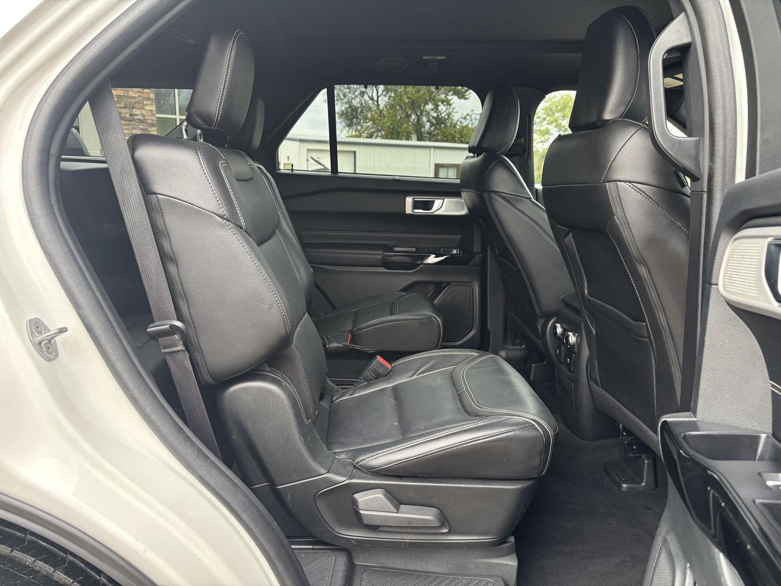 Vehicle photo 29