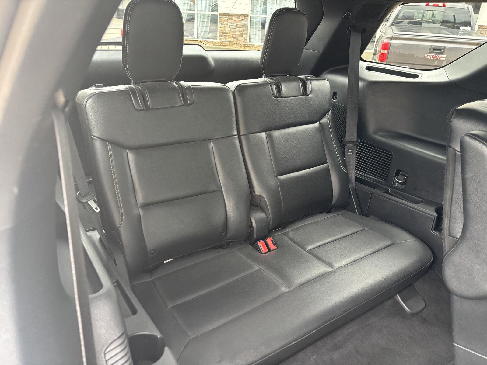 Vehicle photo 30