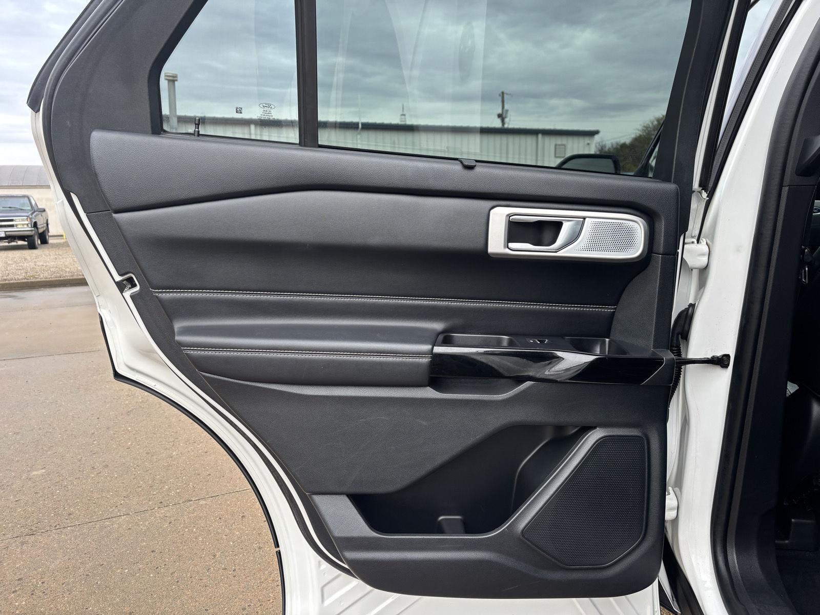 Vehicle photo 31