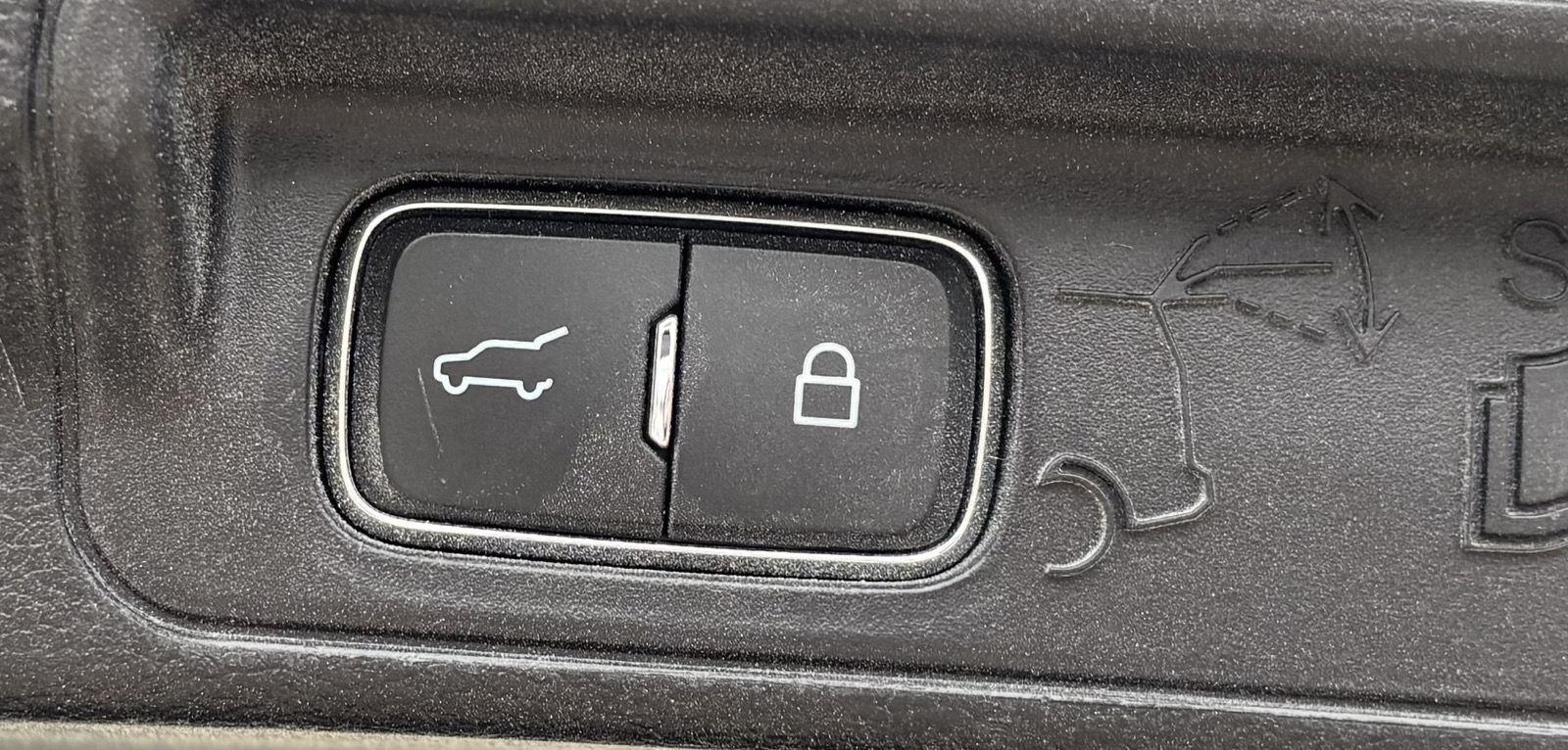 Vehicle photo 40