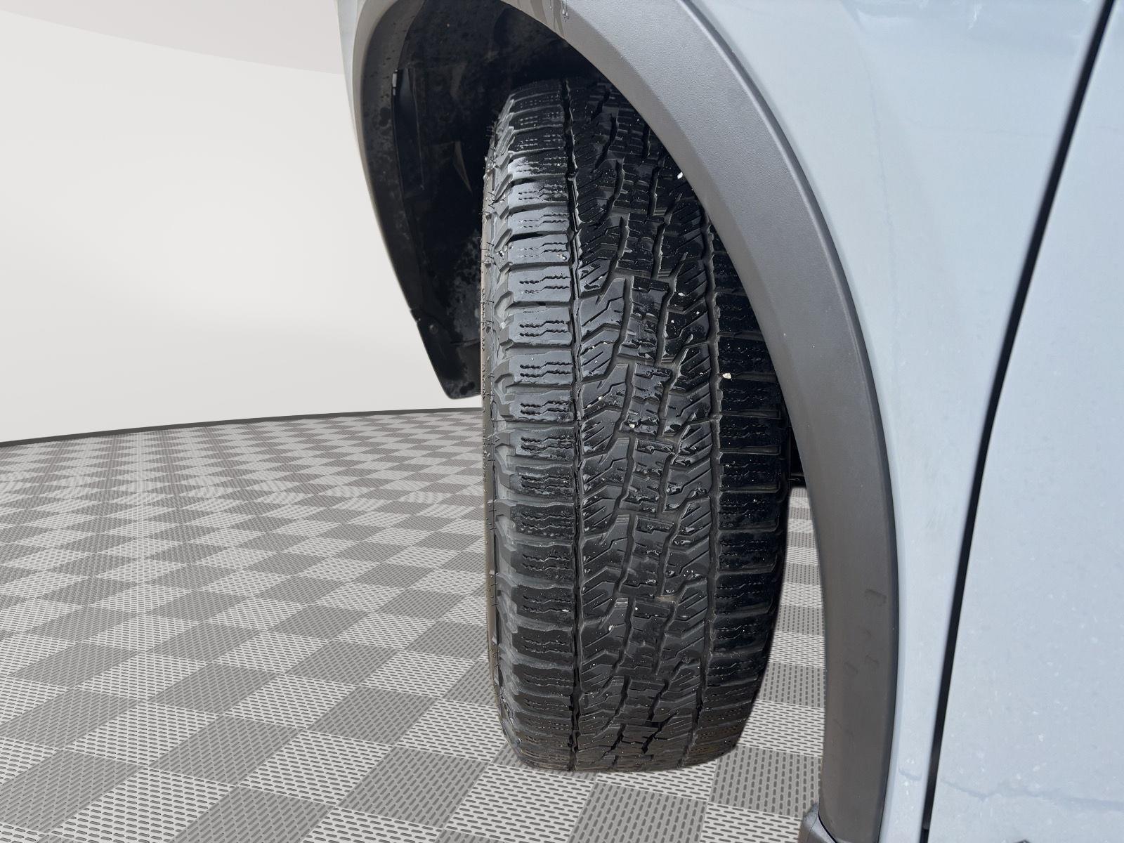 Vehicle photo 11