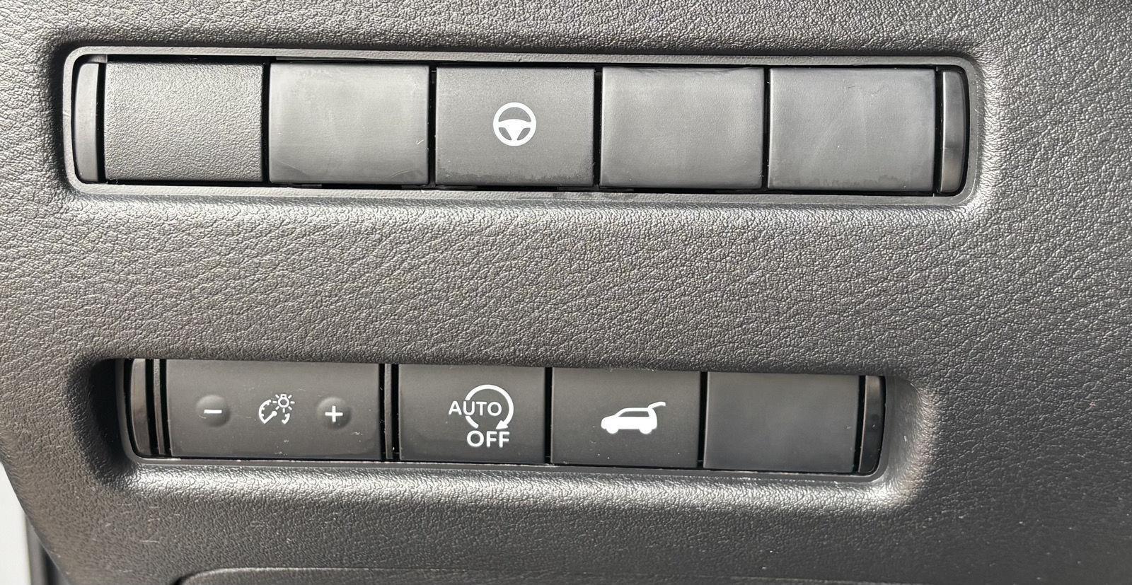 Vehicle photo 16