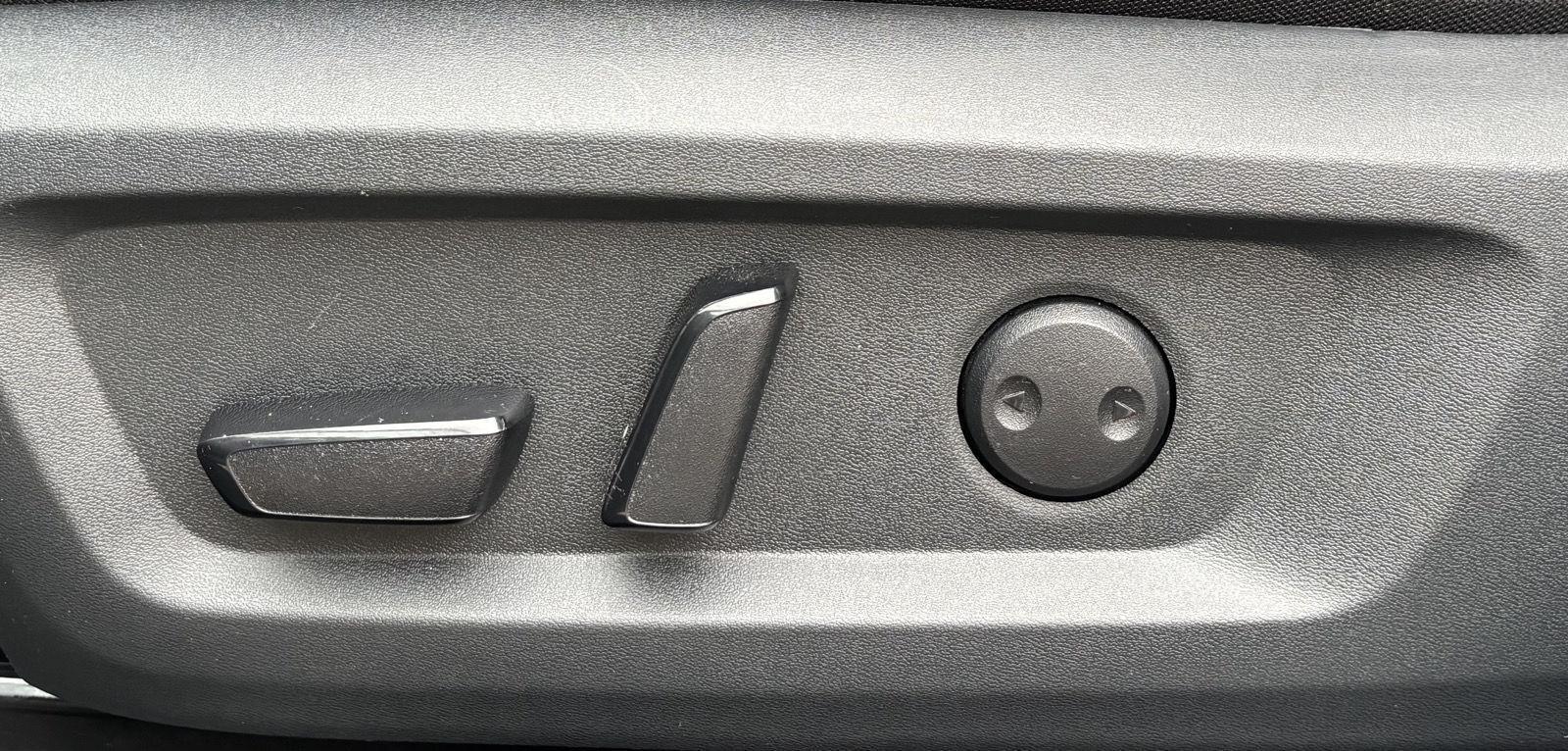 Vehicle photo 21