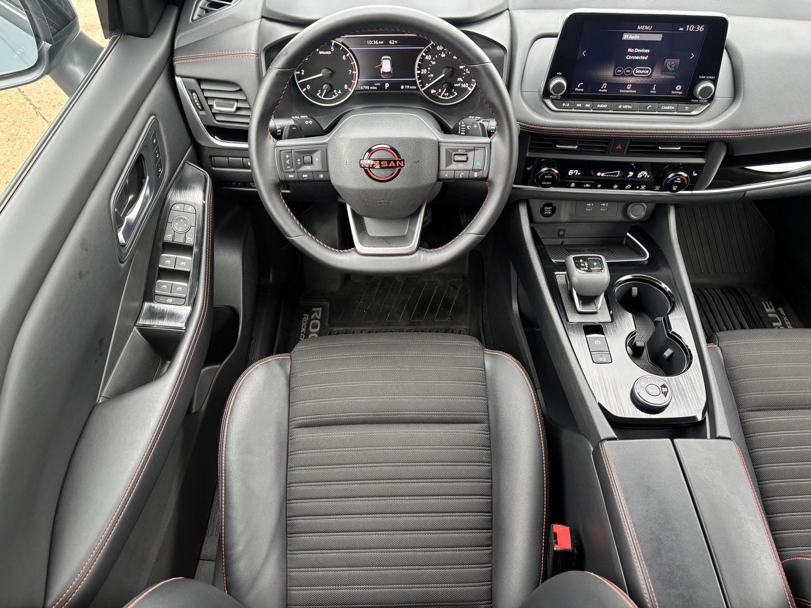 Vehicle photo 23