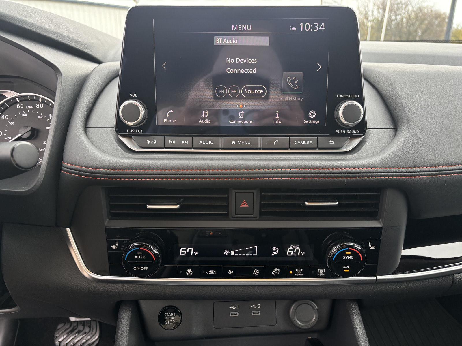 Vehicle photo 24