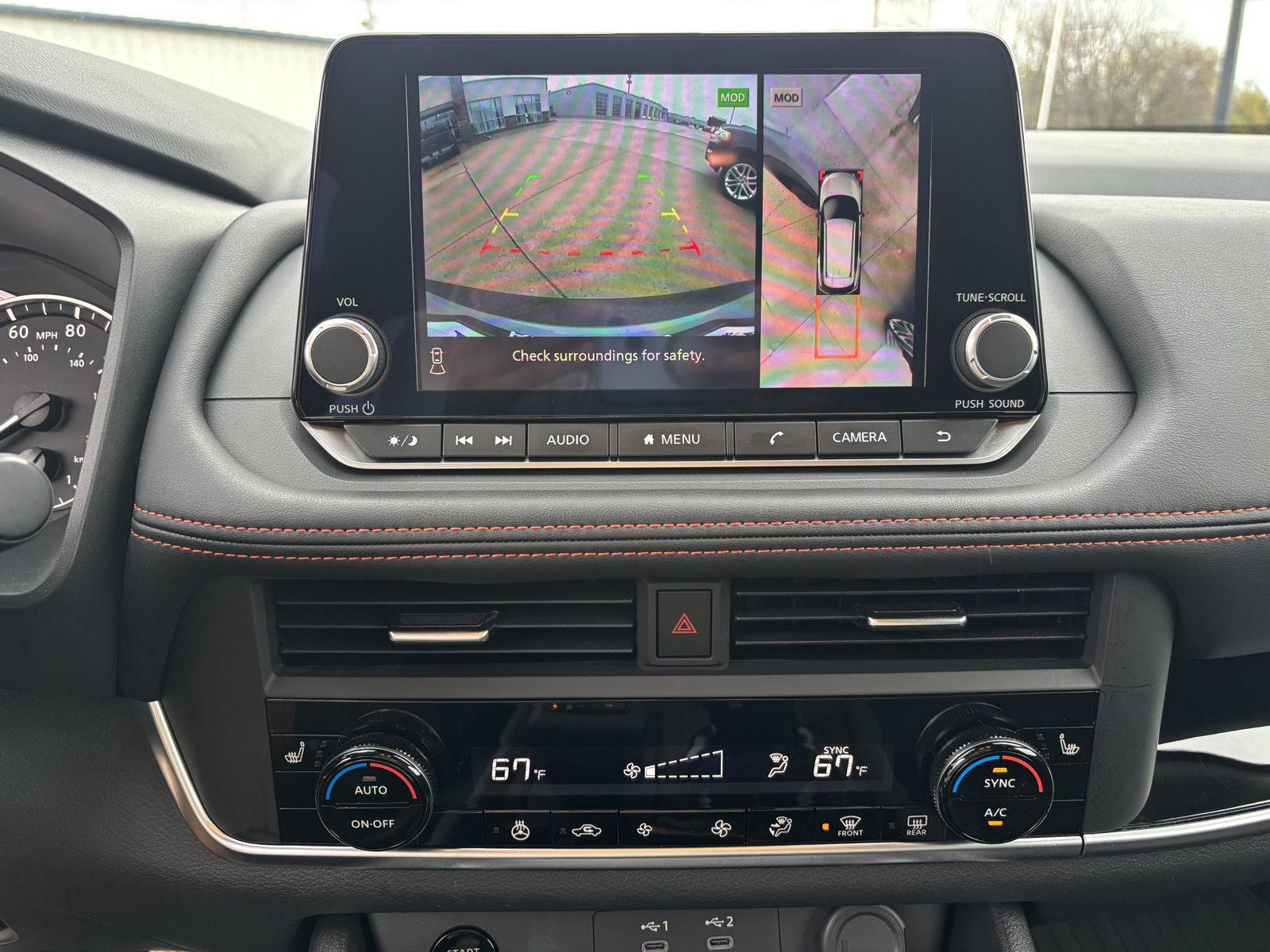 Vehicle photo 25