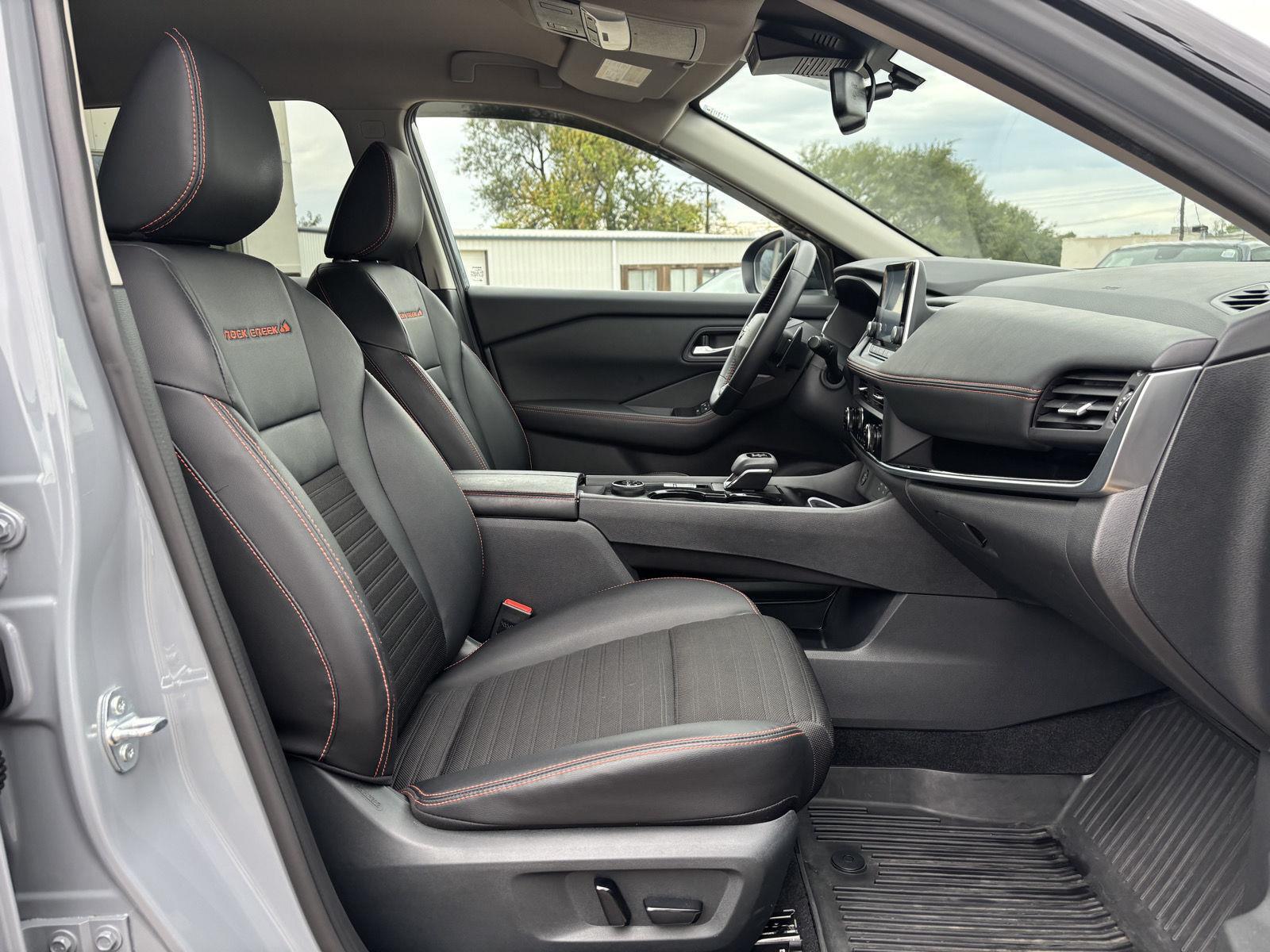 Vehicle photo 27