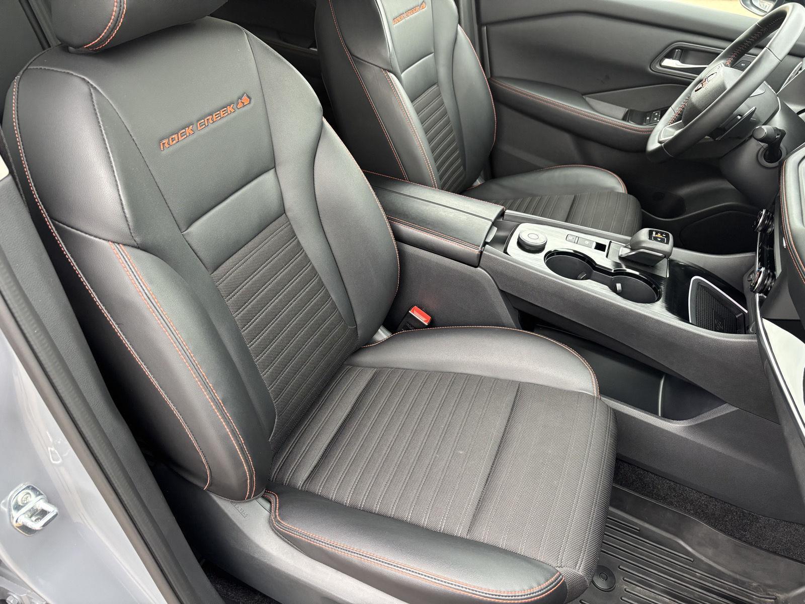 Vehicle photo 28
