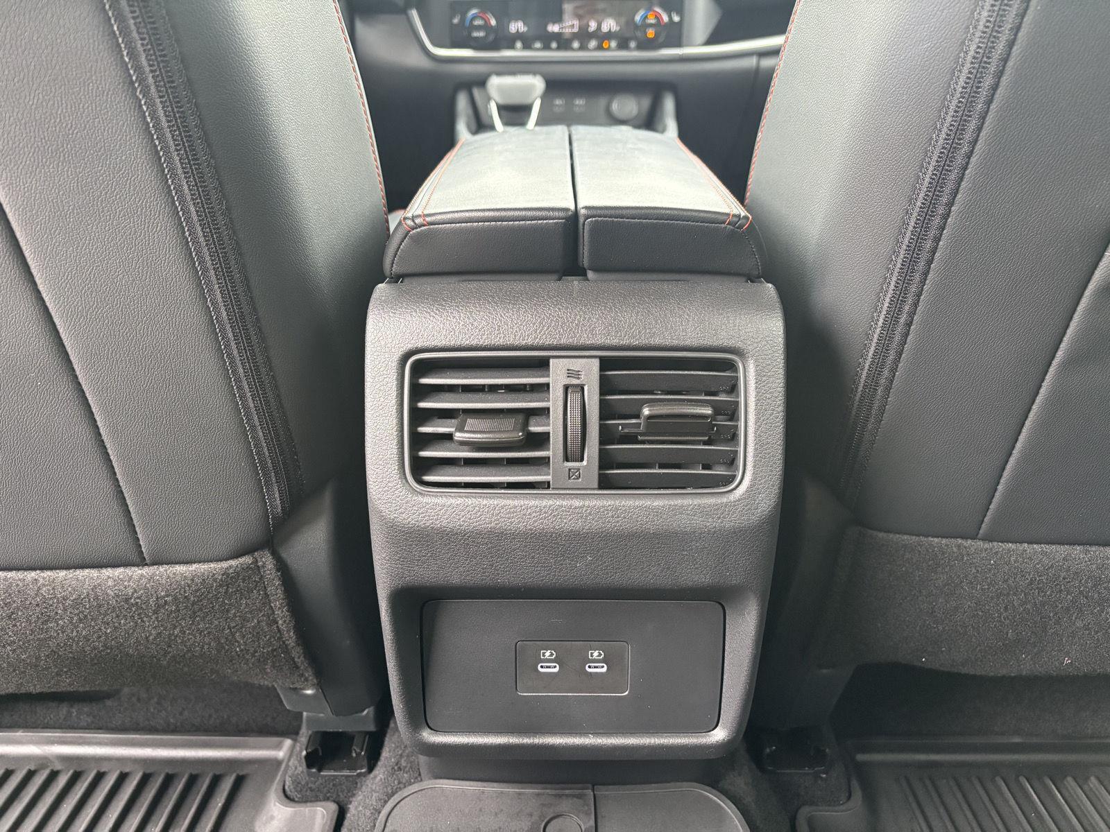 Vehicle photo 36