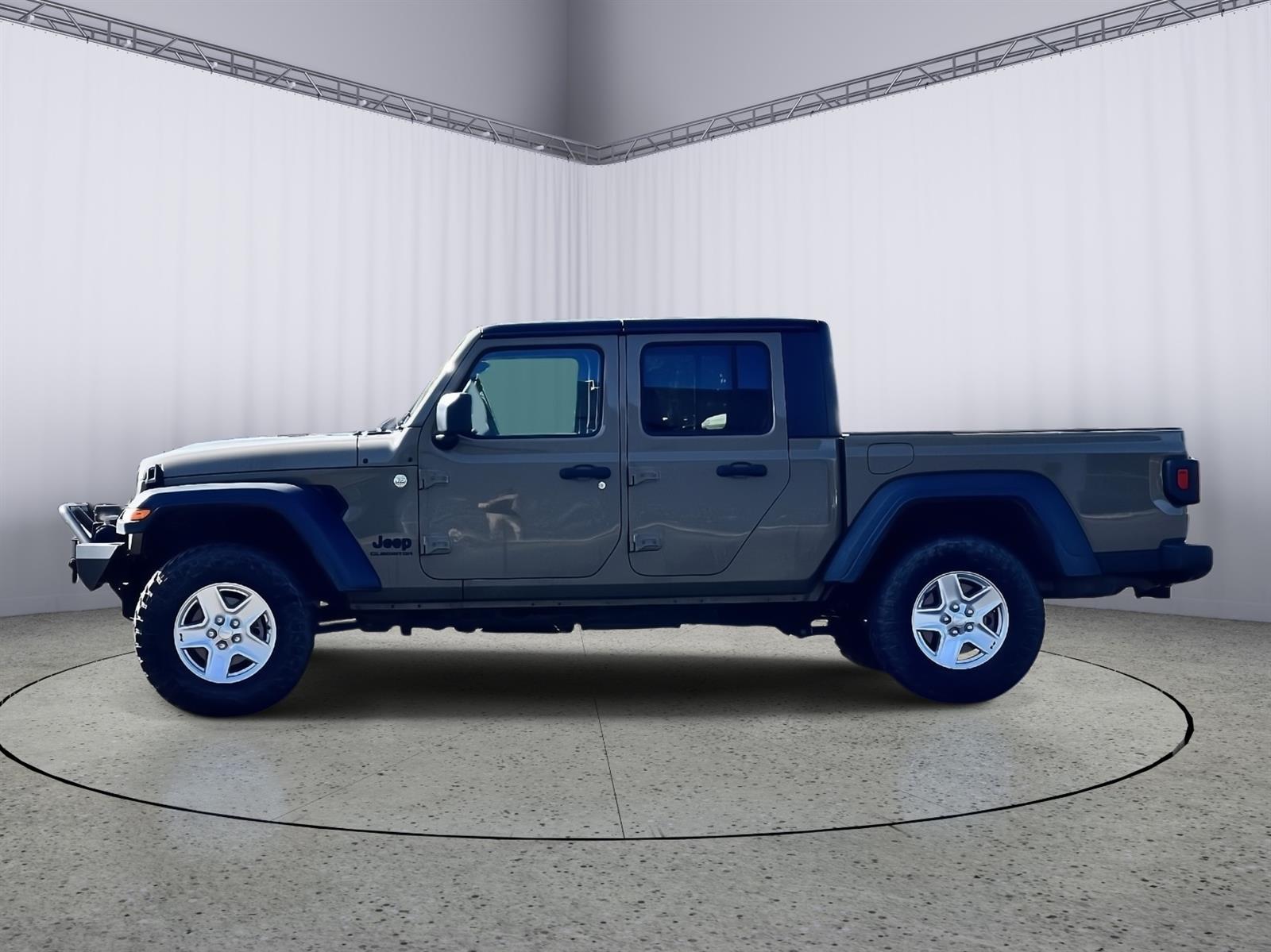 Used 2020 Jeep Gladiator Sport S with VIN 1C6JJTAG8LL164928 for sale in Roseburg, OR