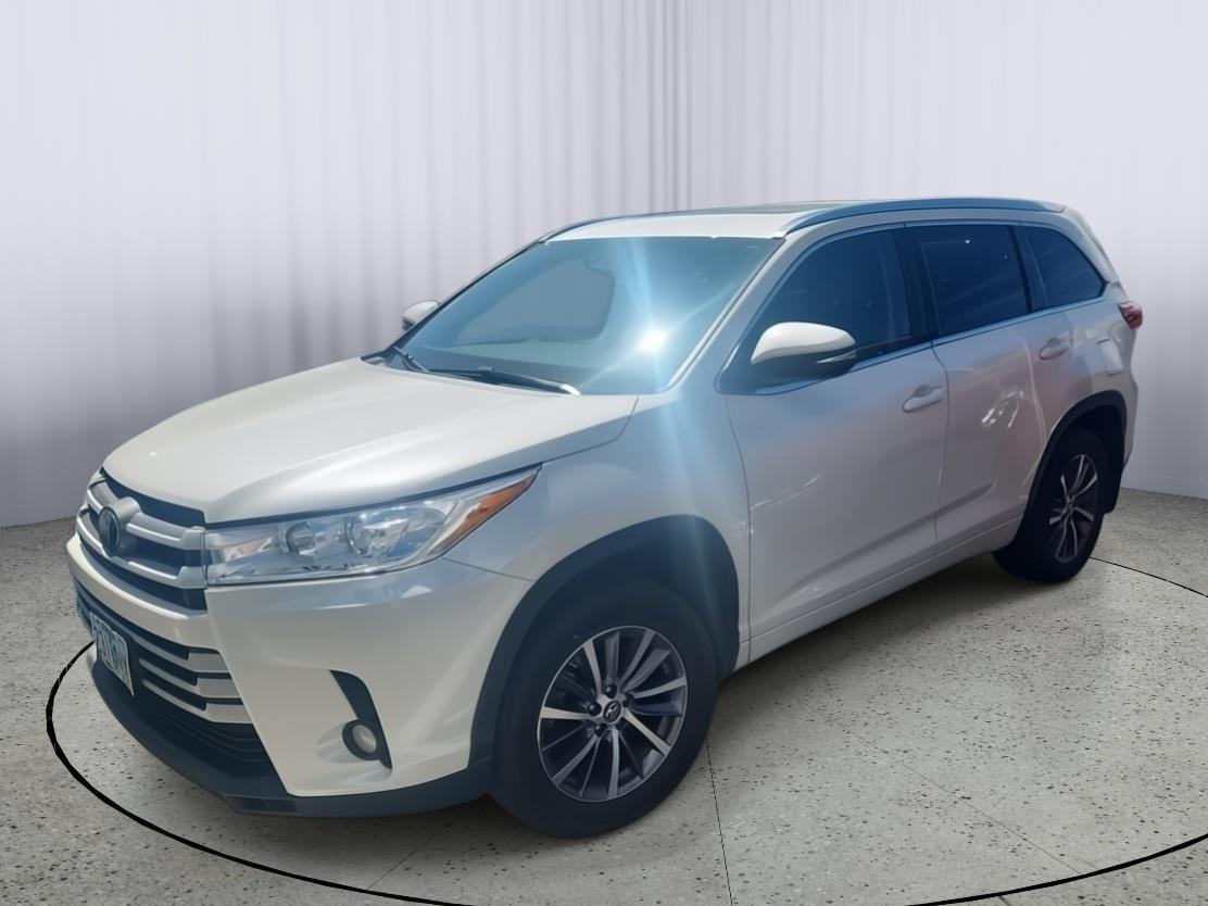 White (Blizzard Pearl) 2018 Toyota Highlander XLE AWD SUV / Crossover All-Wheel Drive Automatic