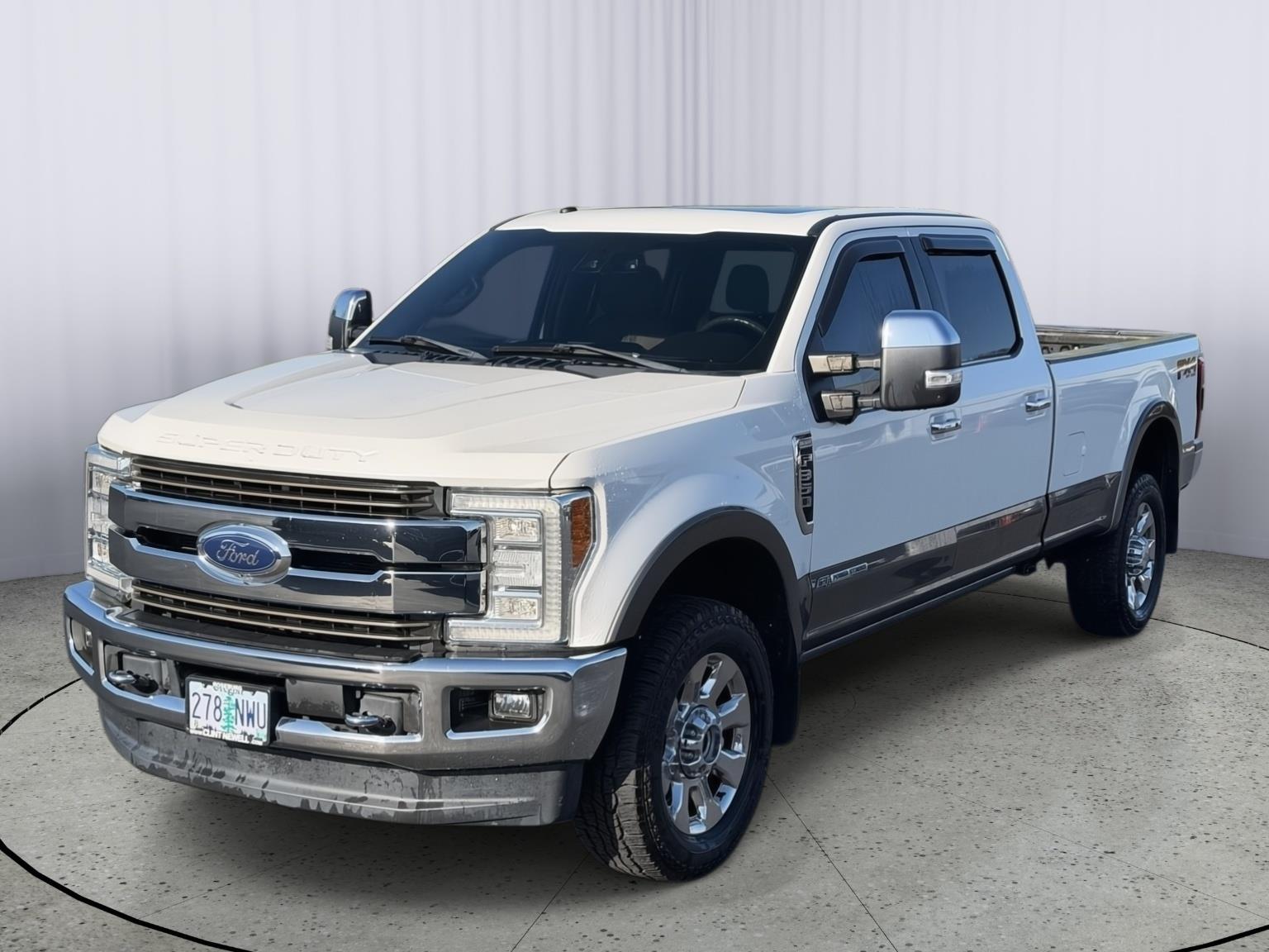White Platinum Metallic Tri-Coat 2018 Ford F-350 Super Duty King Ranch Crew Cab 4WD Pickup Truck Four-Wheel Drive 6-Speed Automatic