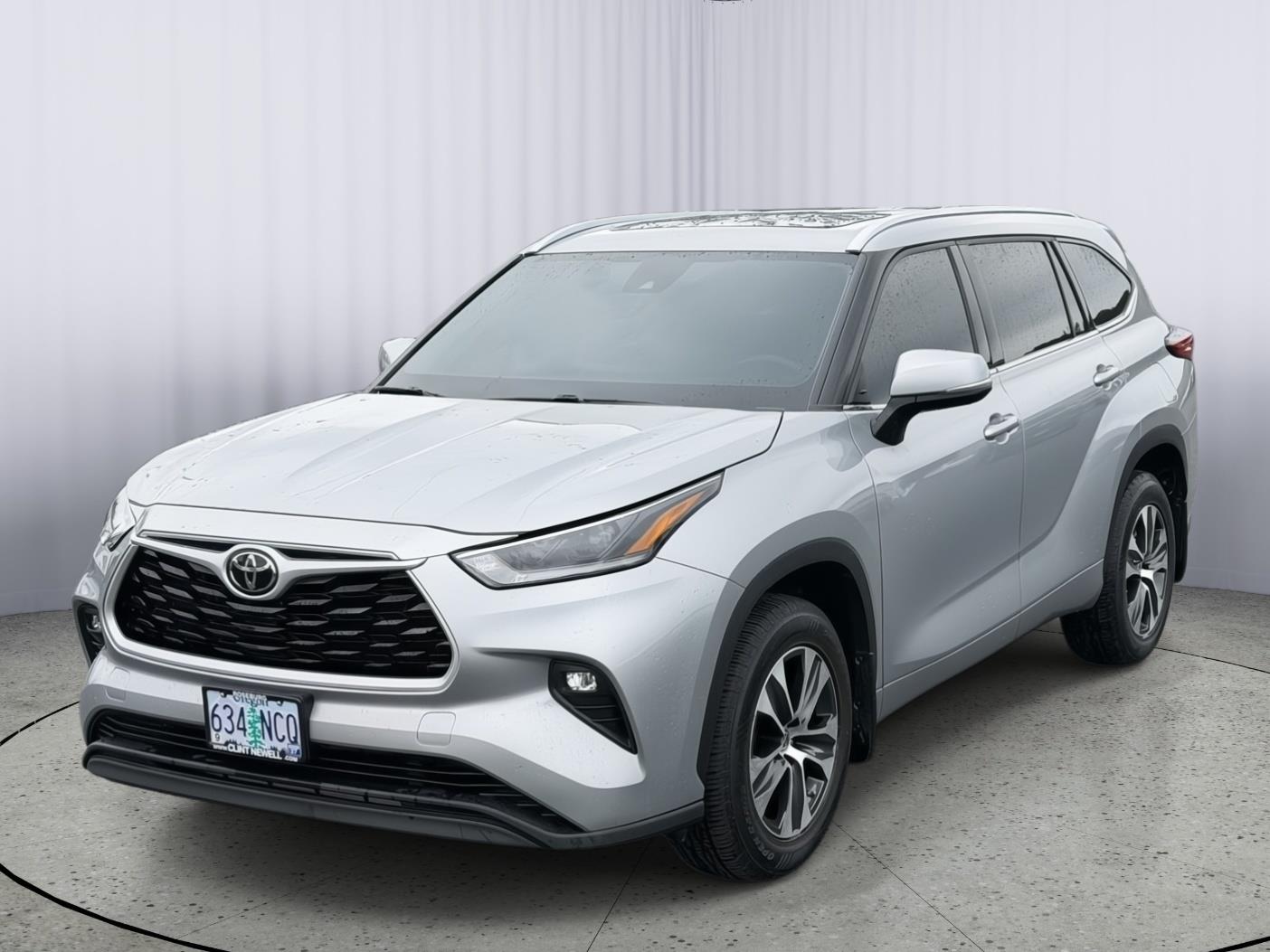 Celestial Silver Metallic 2021 Toyota Highlander SUV / Crossover All-Wheel Drive Automatic