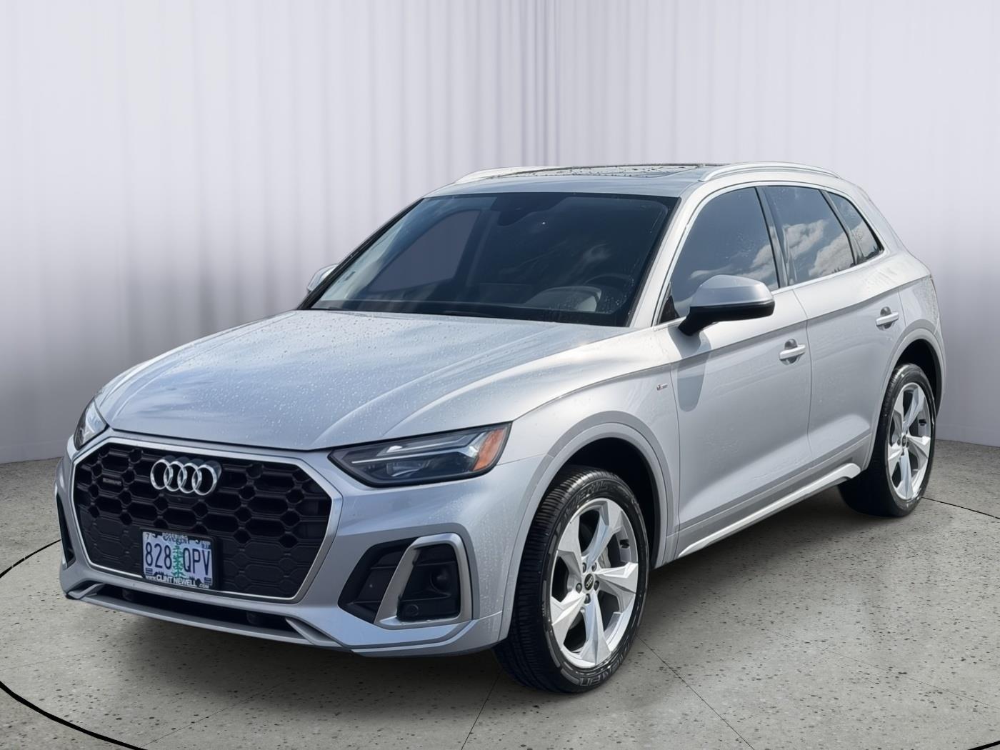 Florett Silver Metallic 2022 Audi Q5 SUV / Crossover All-Wheel Drive Automatic