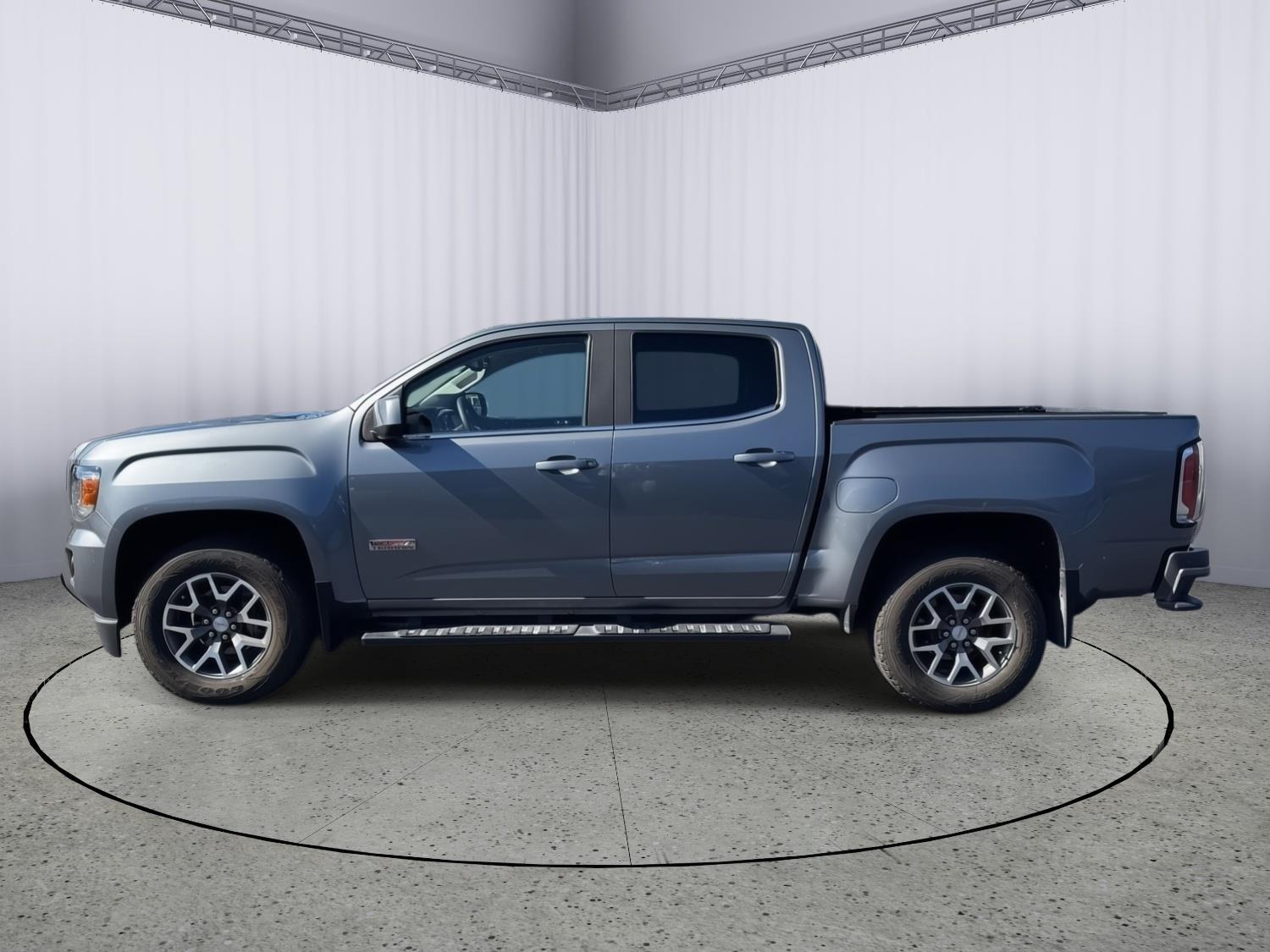 View vehicle photo 2