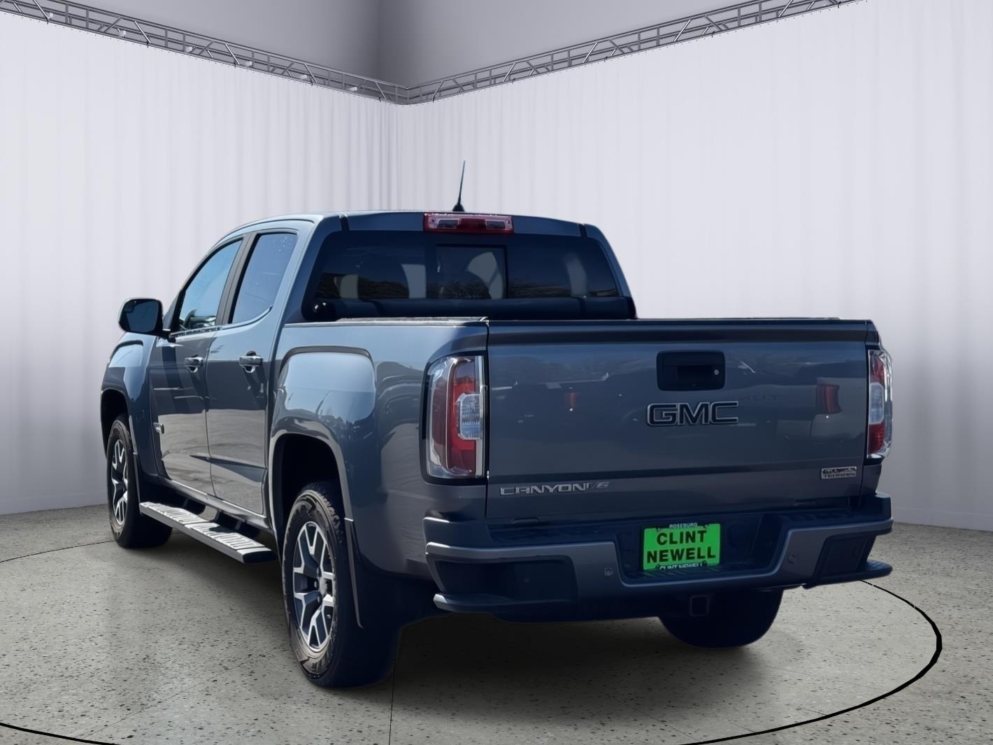 View vehicle photo 3