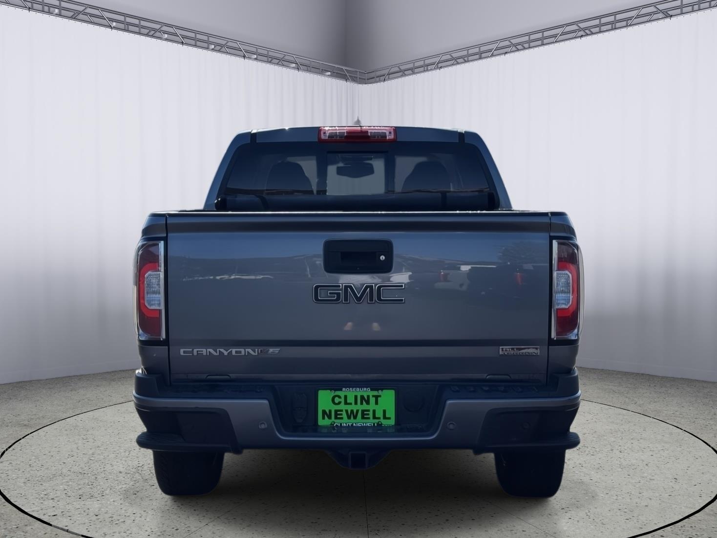 View vehicle photo 4