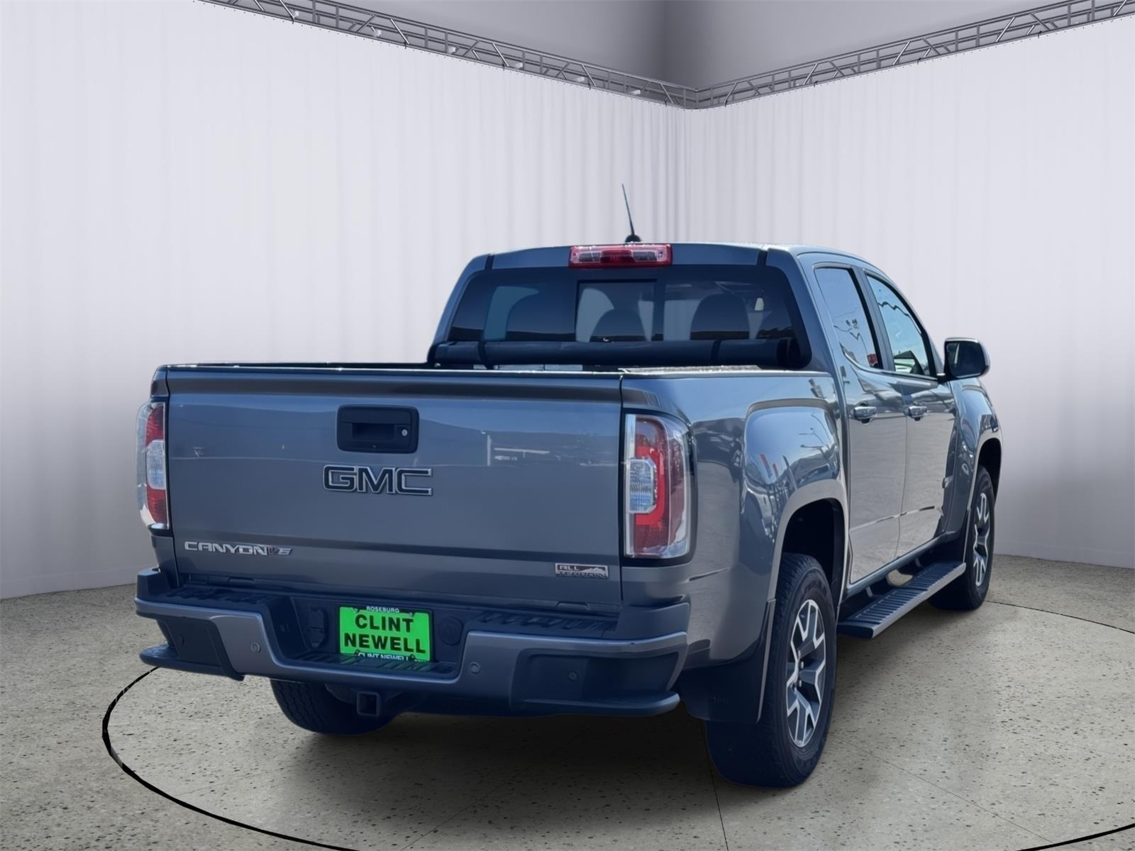 View vehicle photo 5