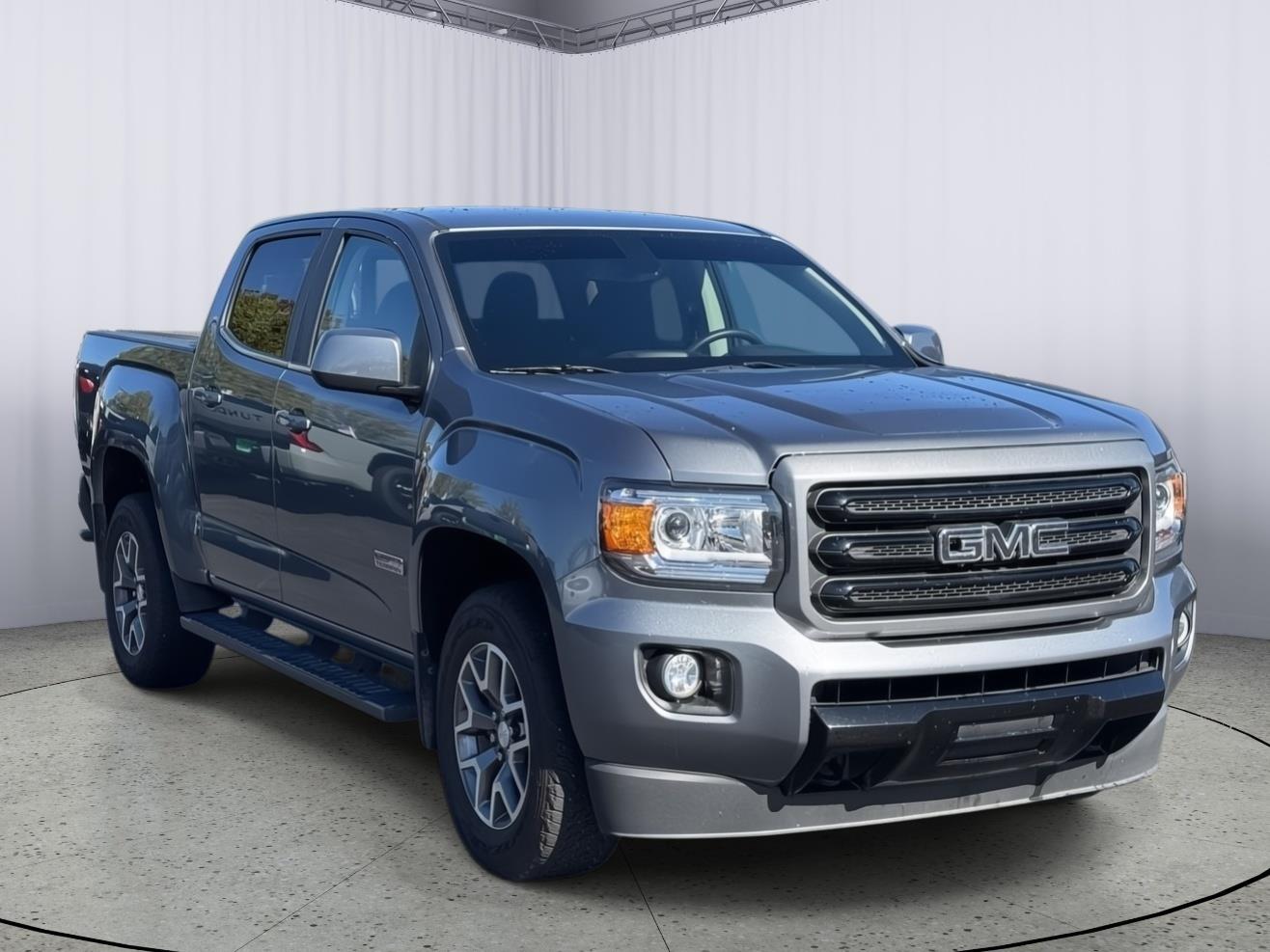 View vehicle photo 7