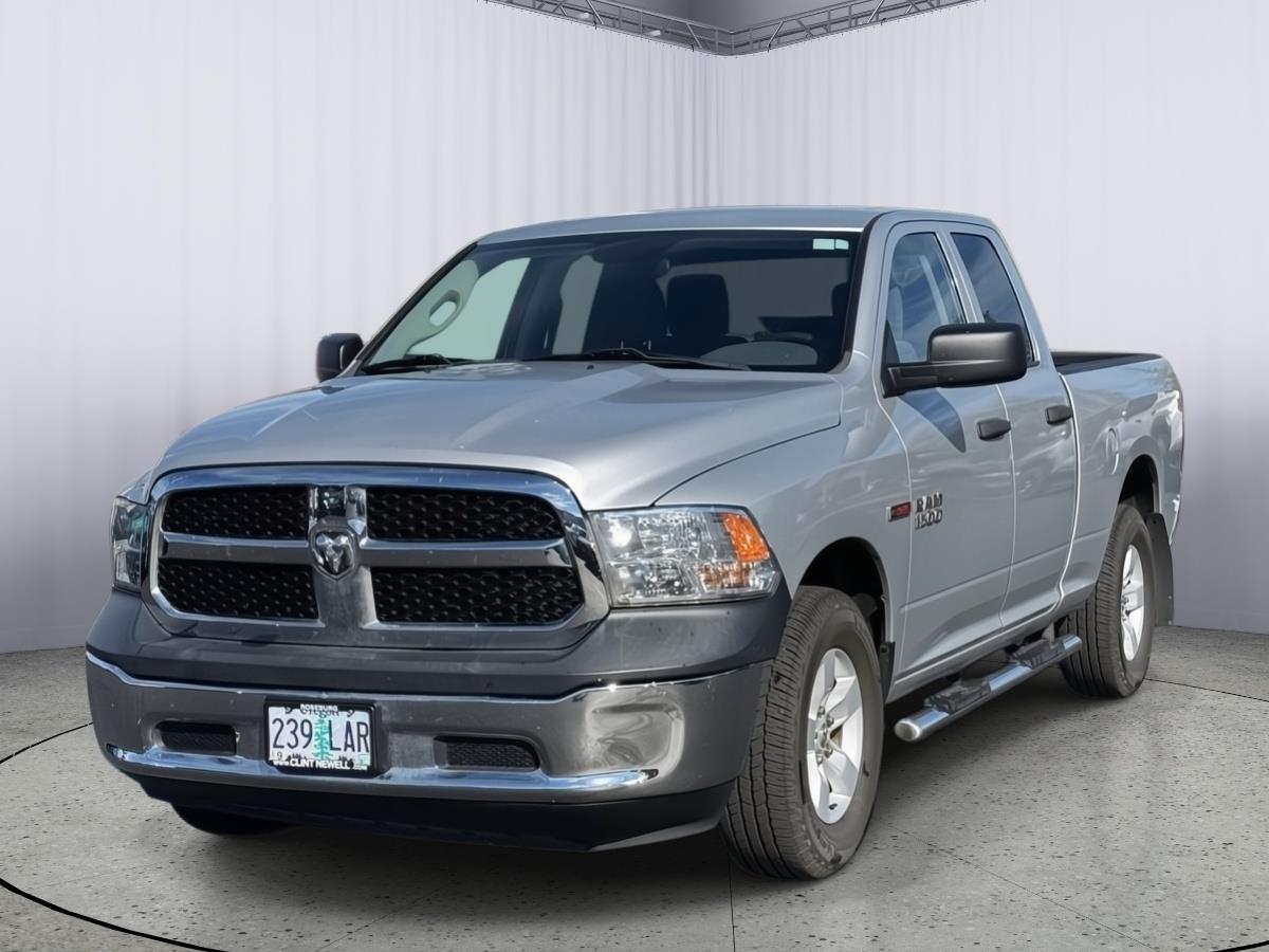 Bright Silver Metallic Clearcoat 2018 RAM 1500 Pickup Truck Four-Wheel Drive 8-Speed Automatic