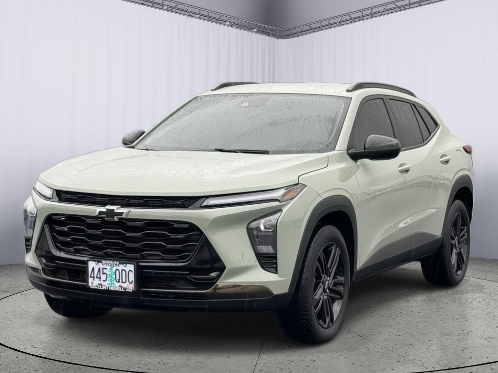 Green 2025 Chevrolet Trax SUV / Crossover Front-Wheel Drive Automatic