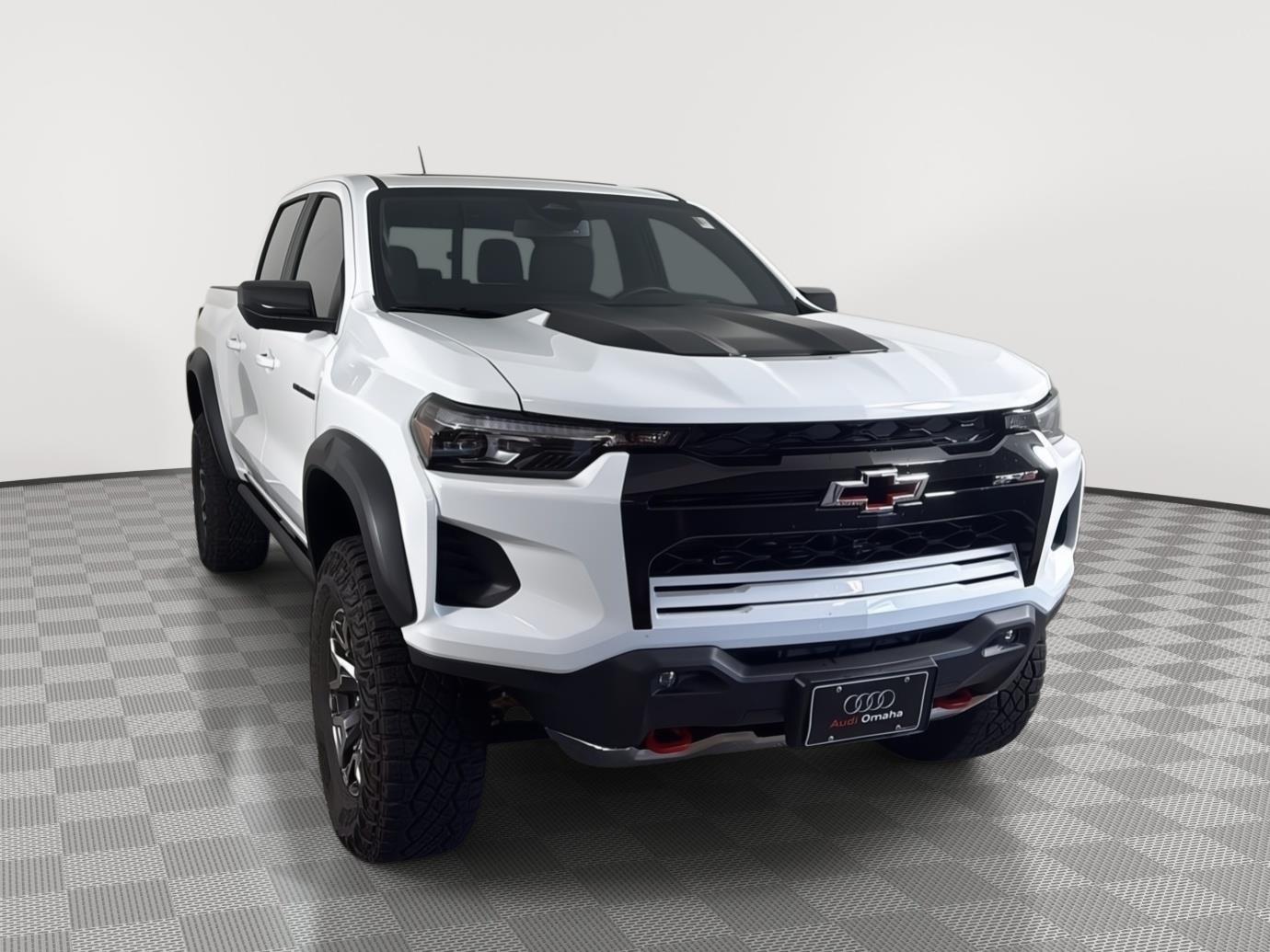 Summit White 2026 Chevrolet Colorado Pickup Truck Four-Wheel Drive 8-Speed Automatic