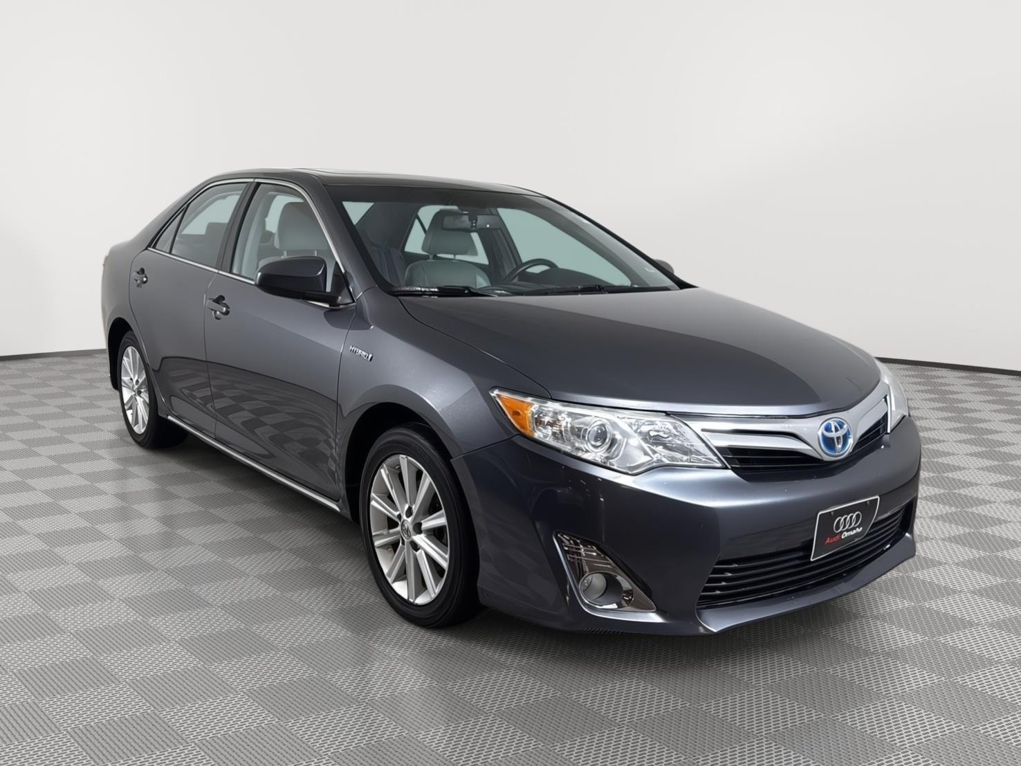 Magnetic Gray Metallic 2014 Toyota Camry Hybrid Sedan Front-Wheel Drive Automatic