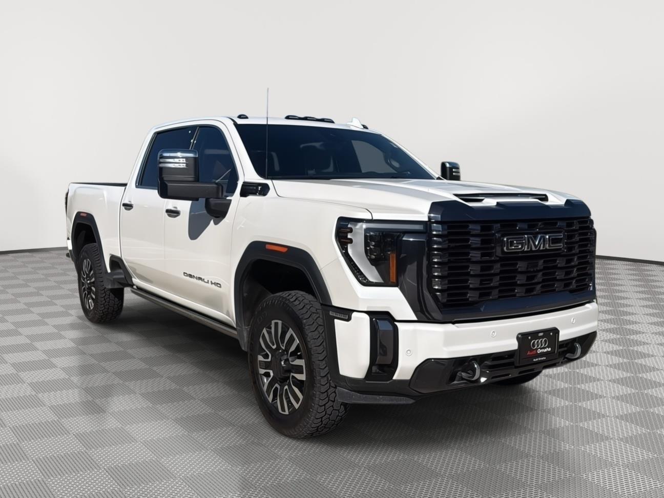 White Frost Tricoat 2024 GMC Sierra 2500HD Pickup Truck Four-Wheel Drive Automatic