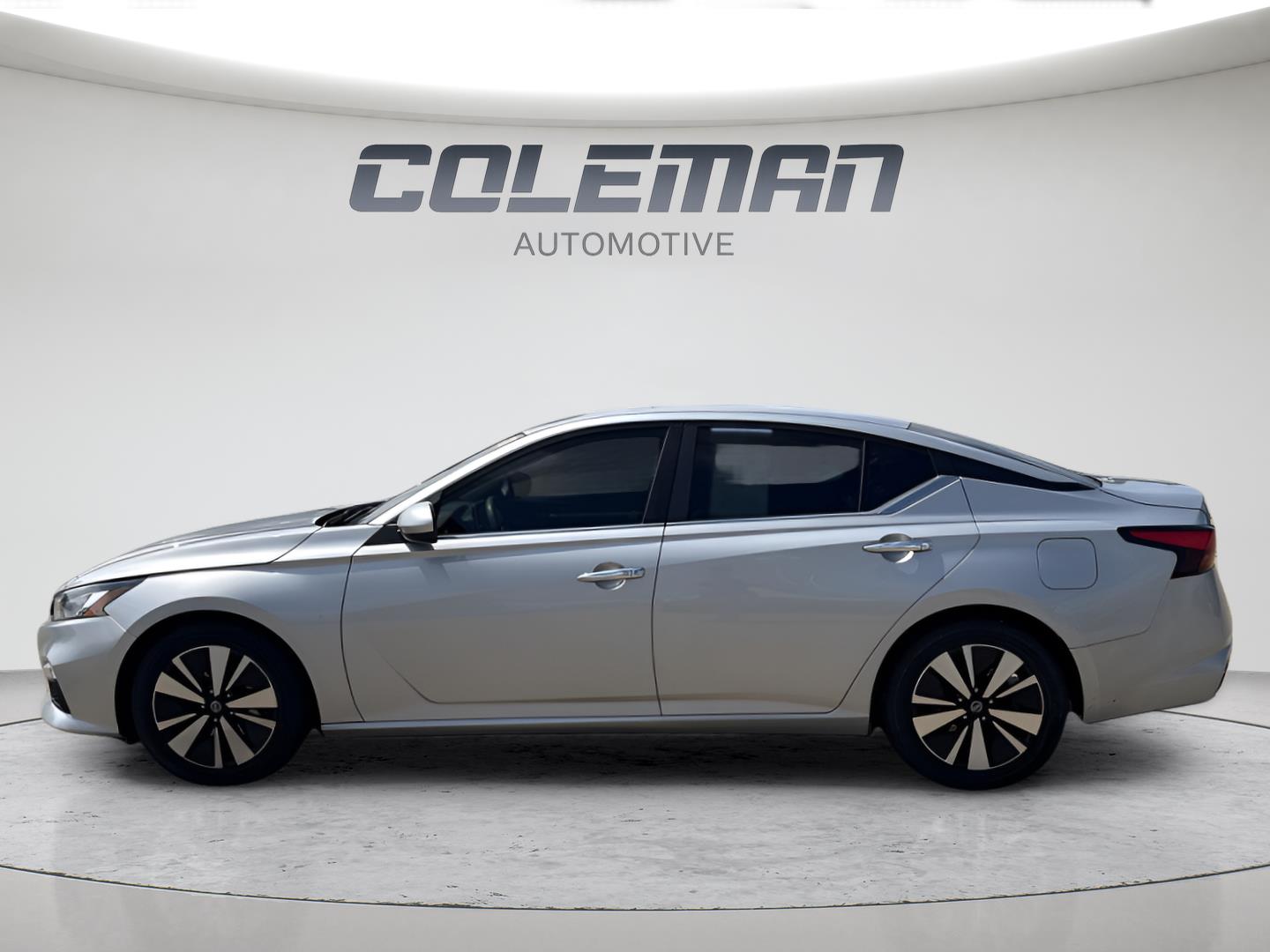 View vehicle photo 5