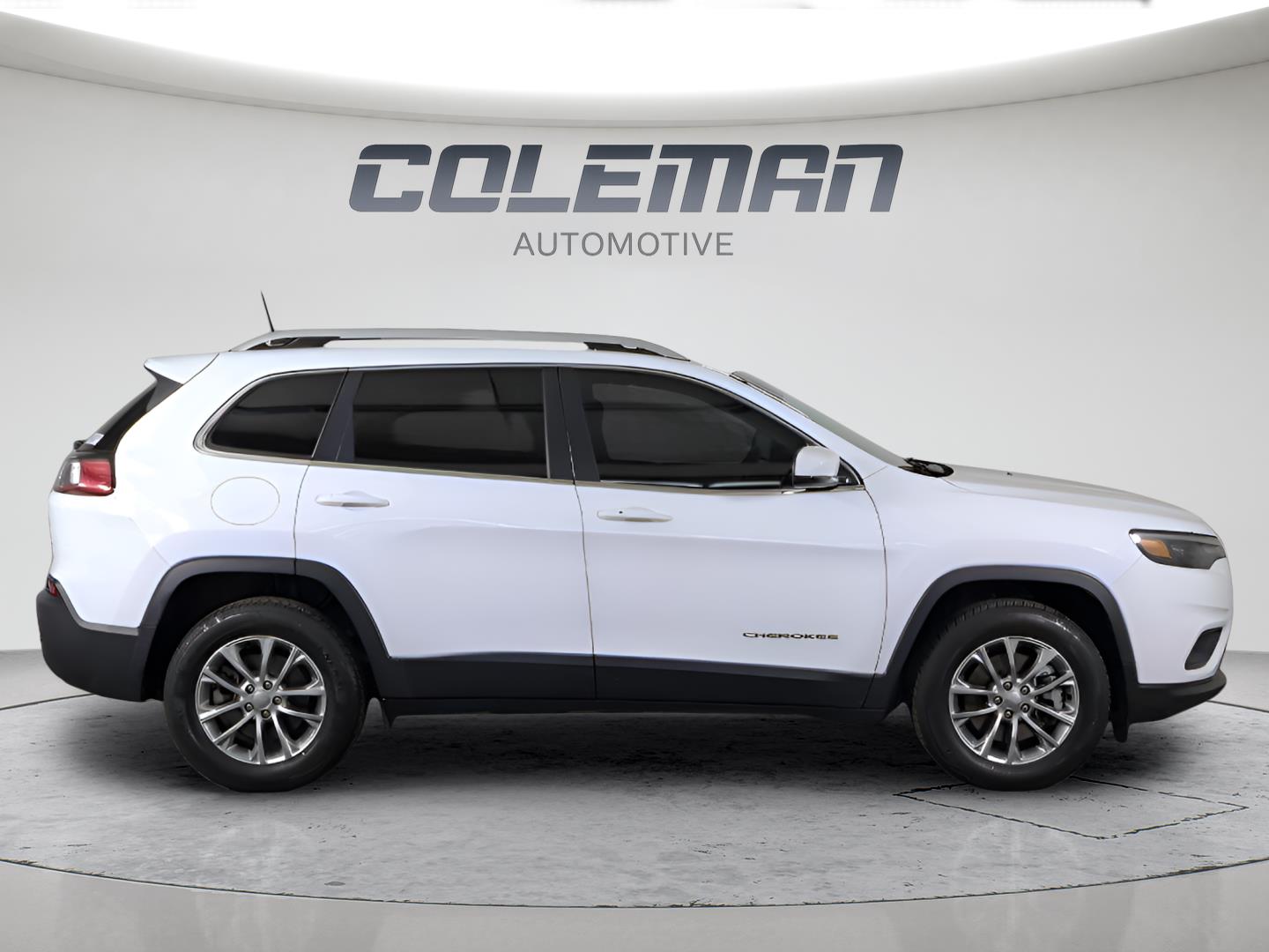 View vehicle photo 4