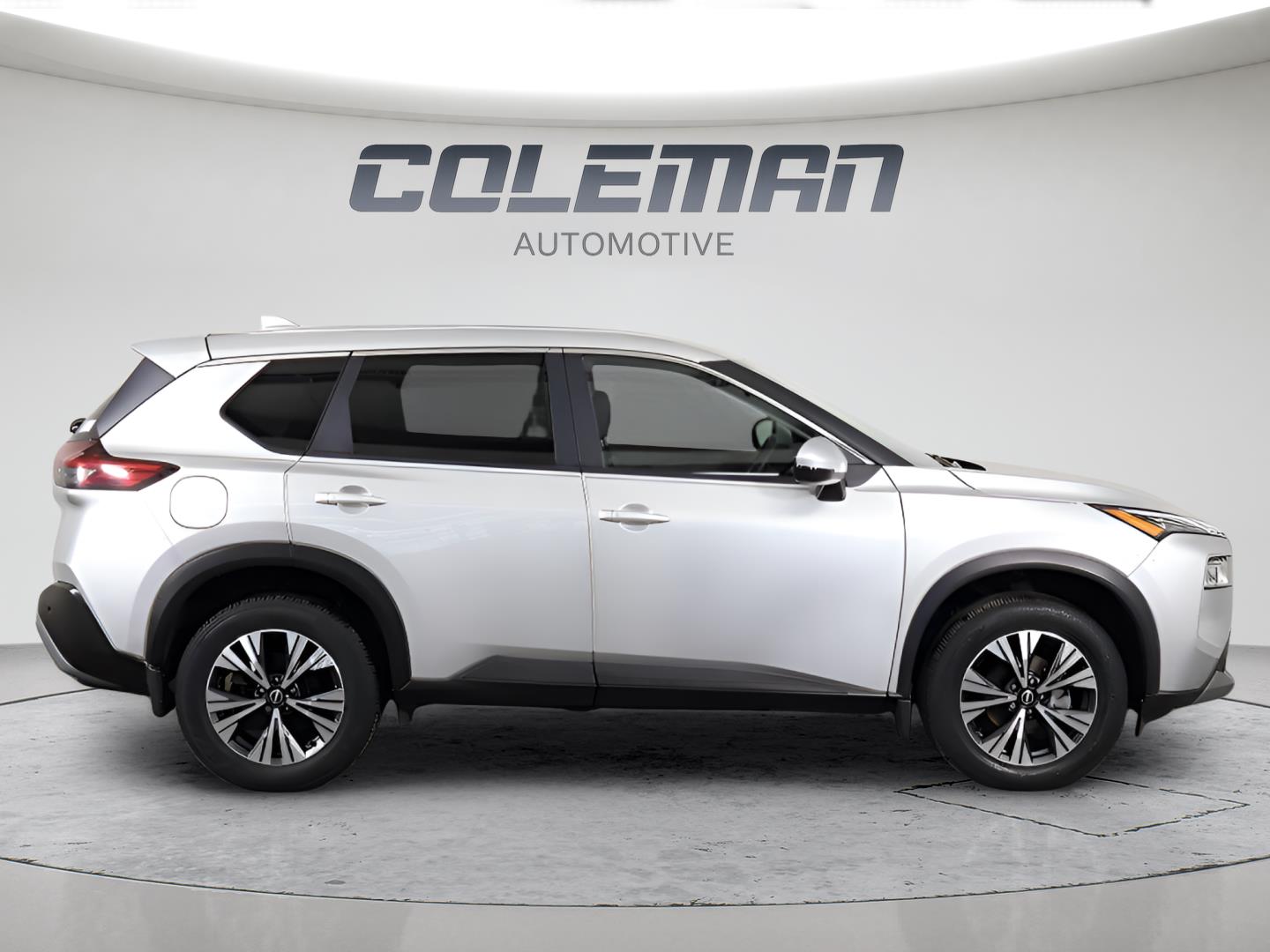 View vehicle photo 4