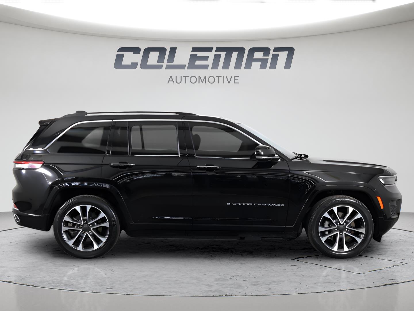 View vehicle photo 4