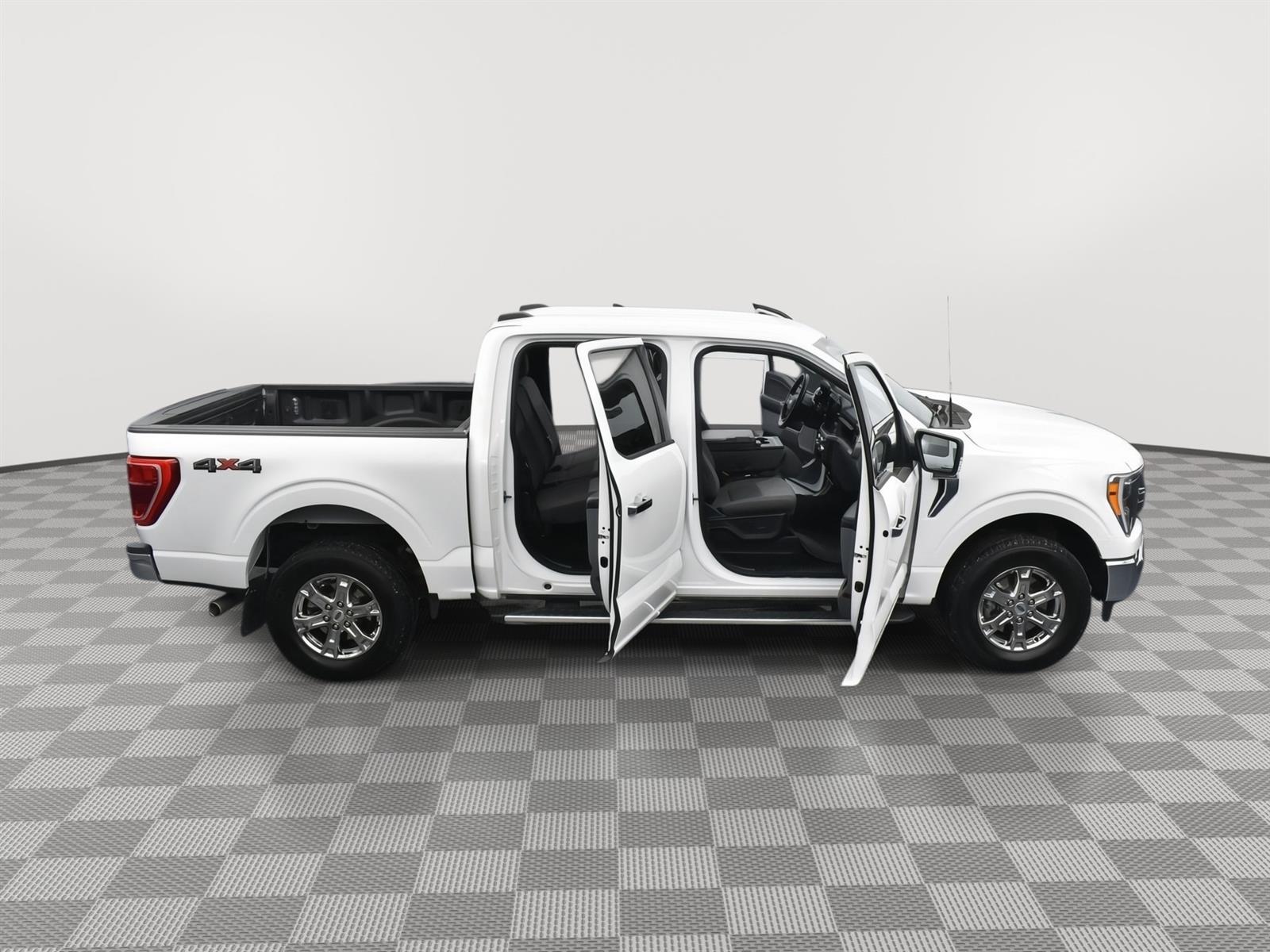 Used 2022 Ford F-150 XLT Crew Cab Truck for sale in Grand Island NE