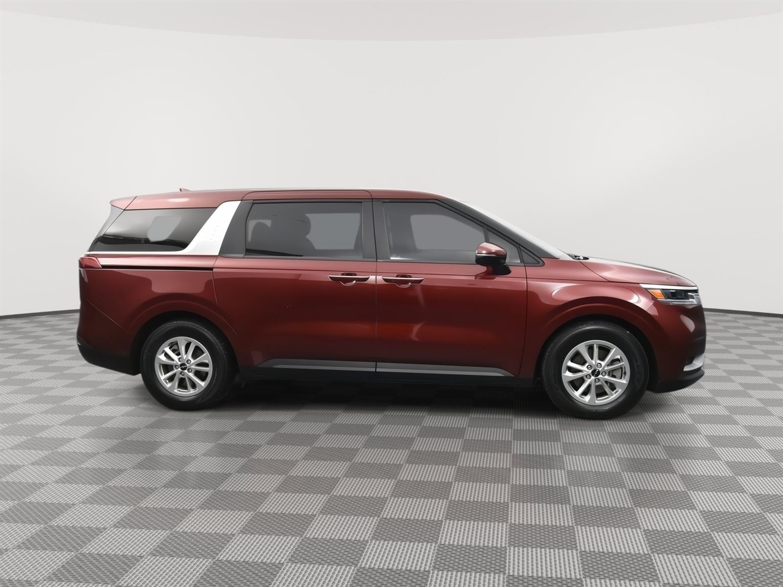 Used 2022 Kia Carnival LXS Minivans for sale in Grand Island NE