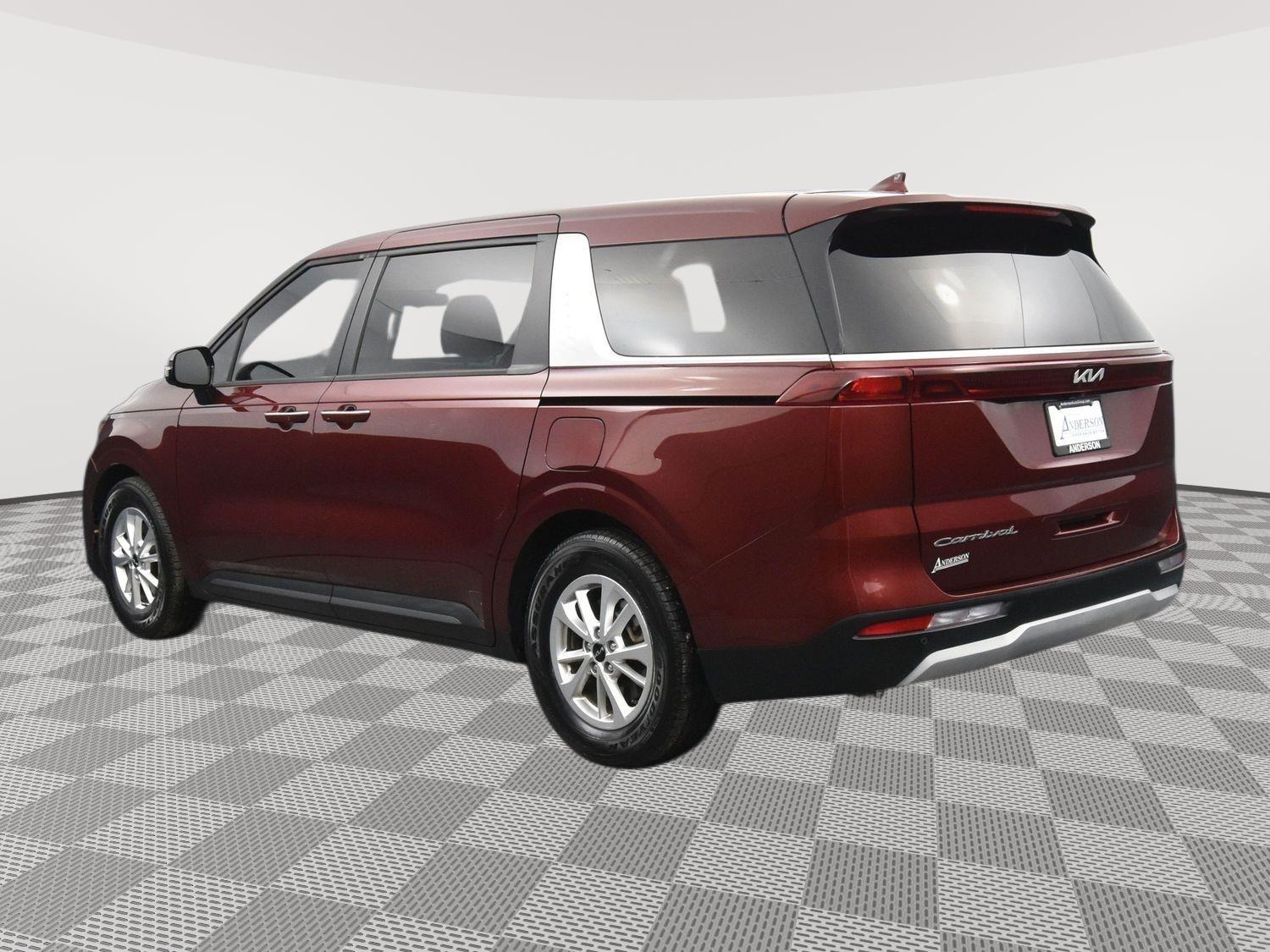 Used 2022 Kia Carnival LXS Minivans for sale in Grand Island NE