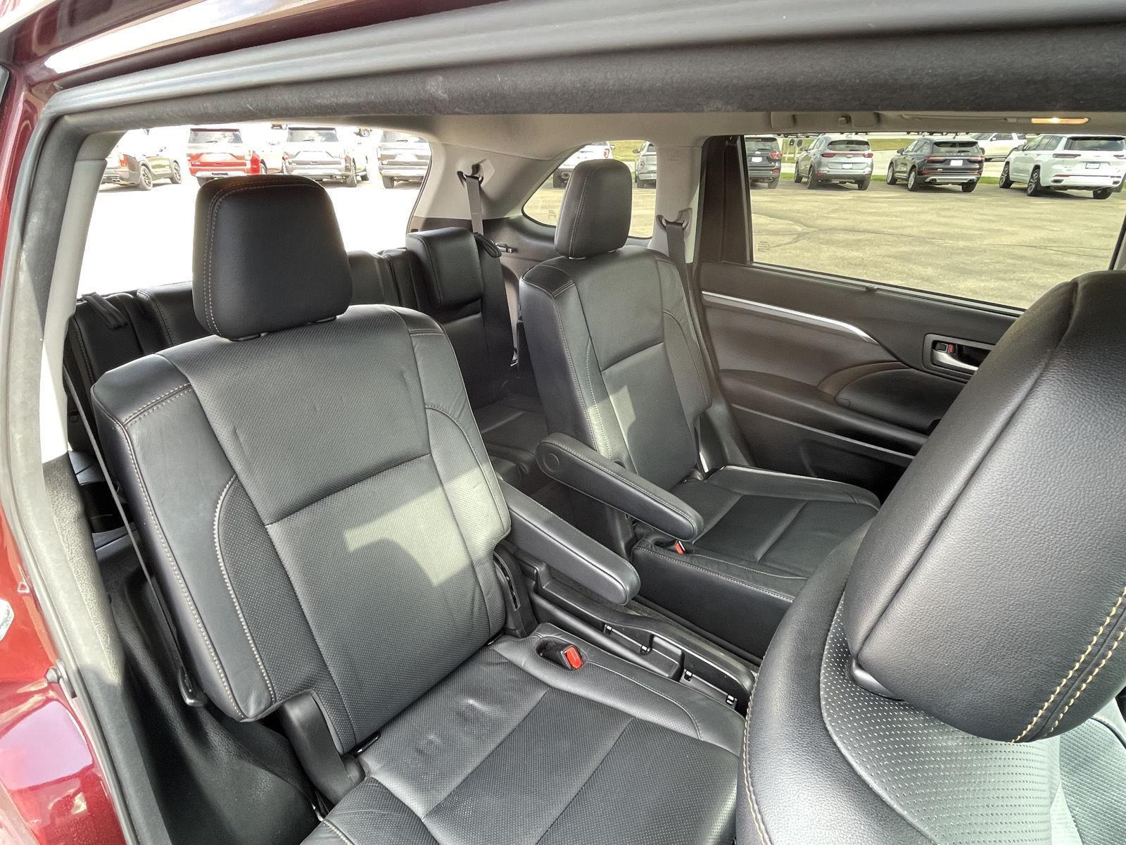 Used 2017 Toyota Highlander Limited SUV for sale in Grand Island NE