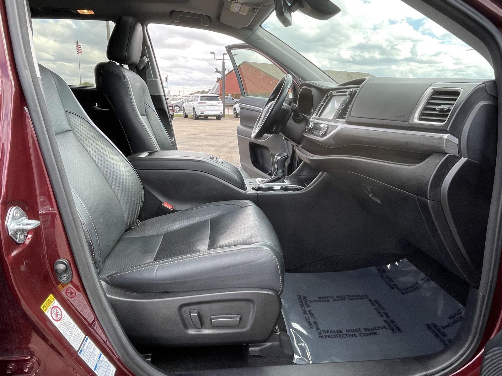 Used 2017 Toyota Highlander Limited SUV for sale in Grand Island NE