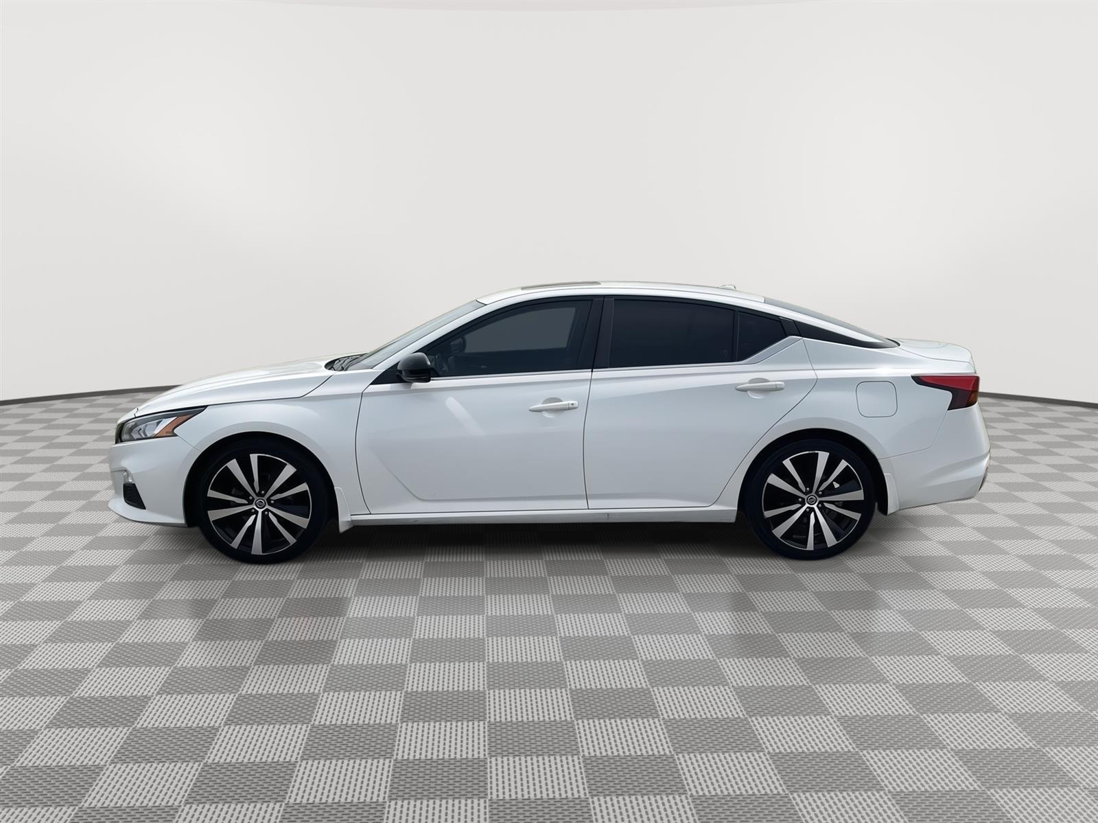 Used 2019 Nissan Altima 2.5 SR Sedan for sale in Grand Island NE