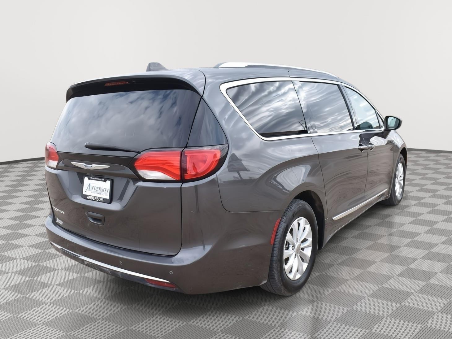 Used 2018 Chrysler Pacifica Touring L Minivans for sale in Grand Island NE