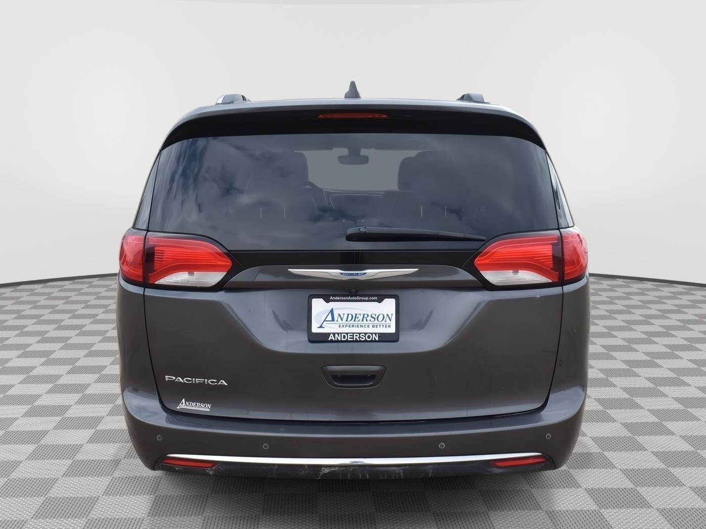 Used 2018 Chrysler Pacifica Touring L Minivans for sale in Grand Island NE