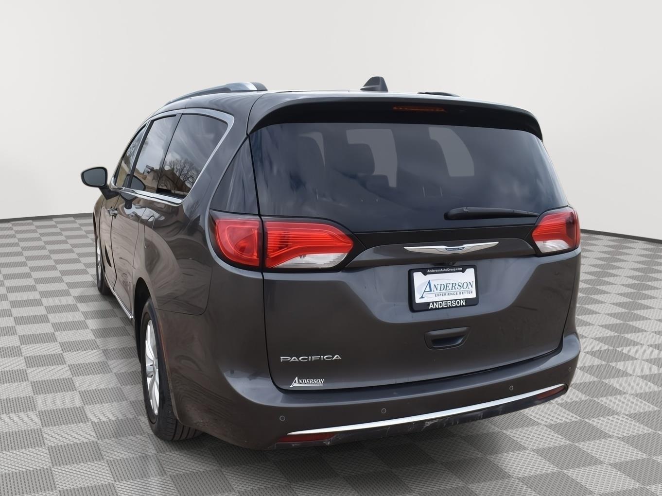 Used 2018 Chrysler Pacifica Touring L Minivans for sale in Grand Island NE