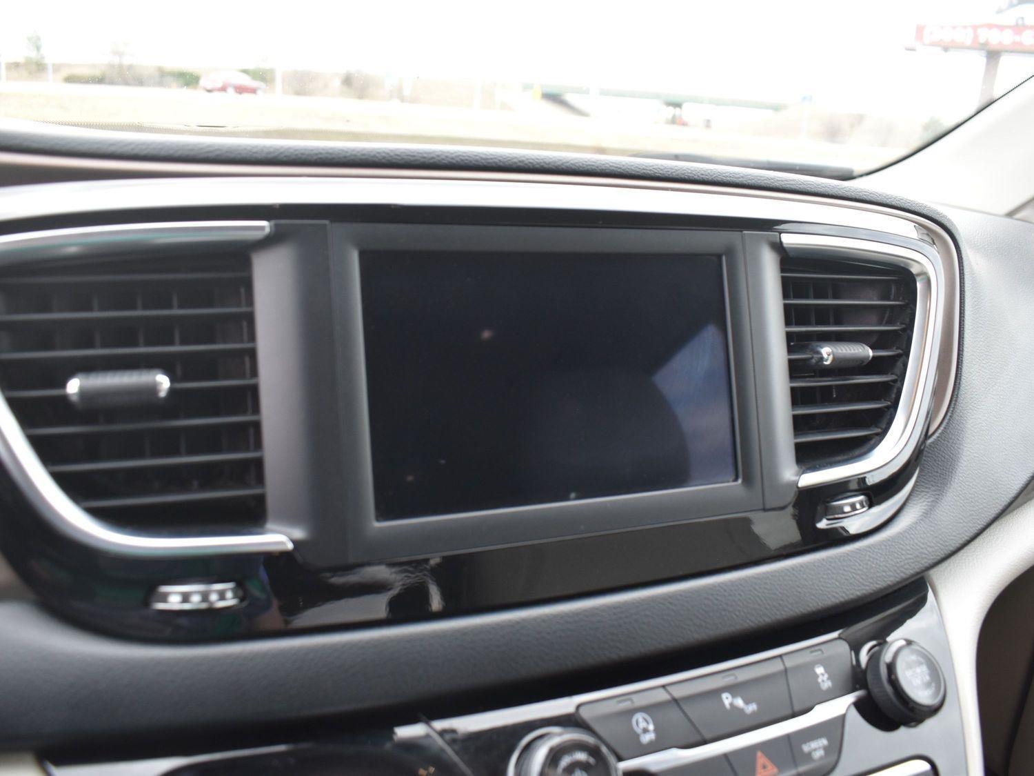 Used 2018 Chrysler Pacifica Touring L Minivans for sale in Grand Island NE