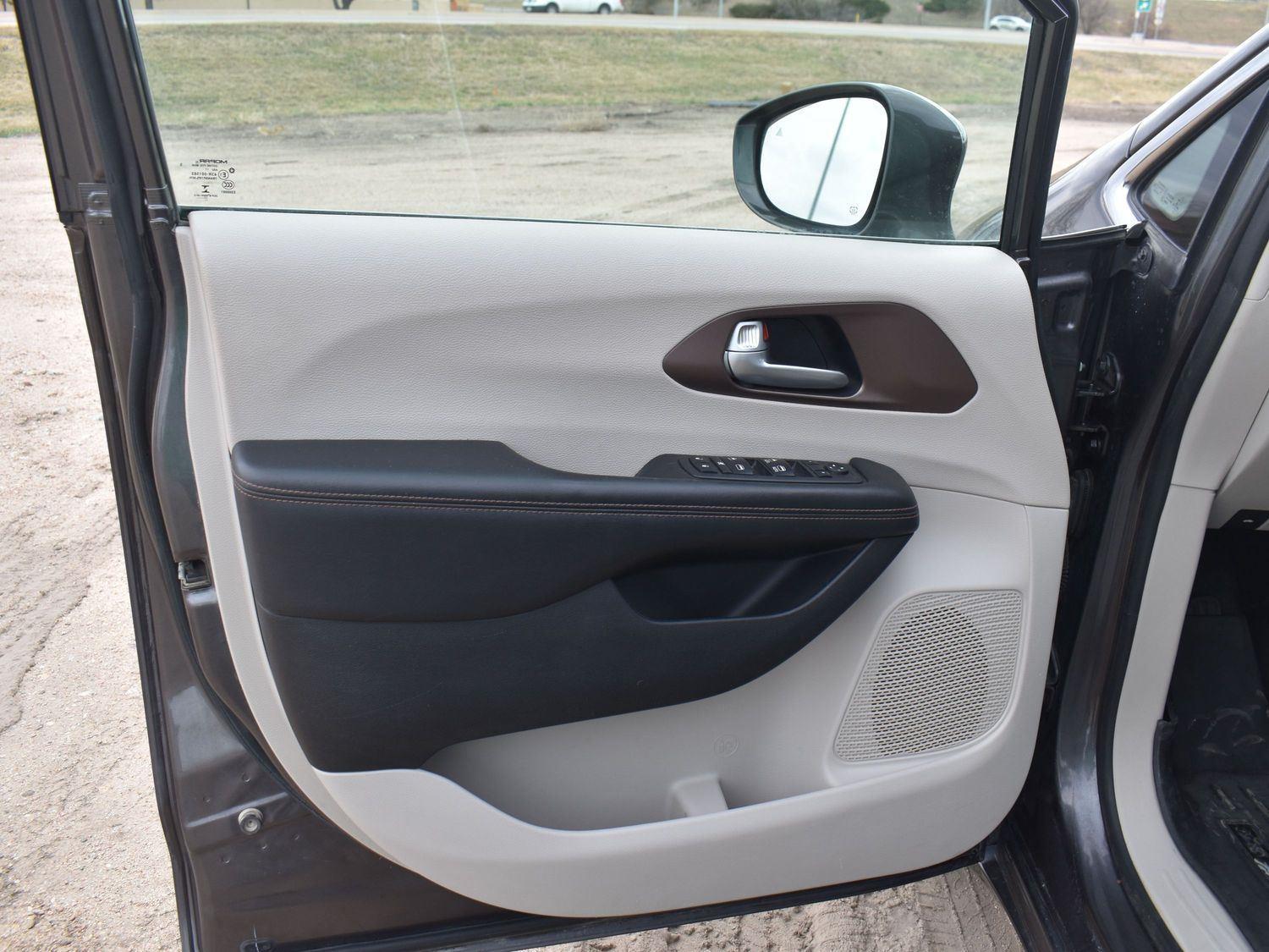 Used 2018 Chrysler Pacifica Touring L Minivans for sale in Grand Island NE