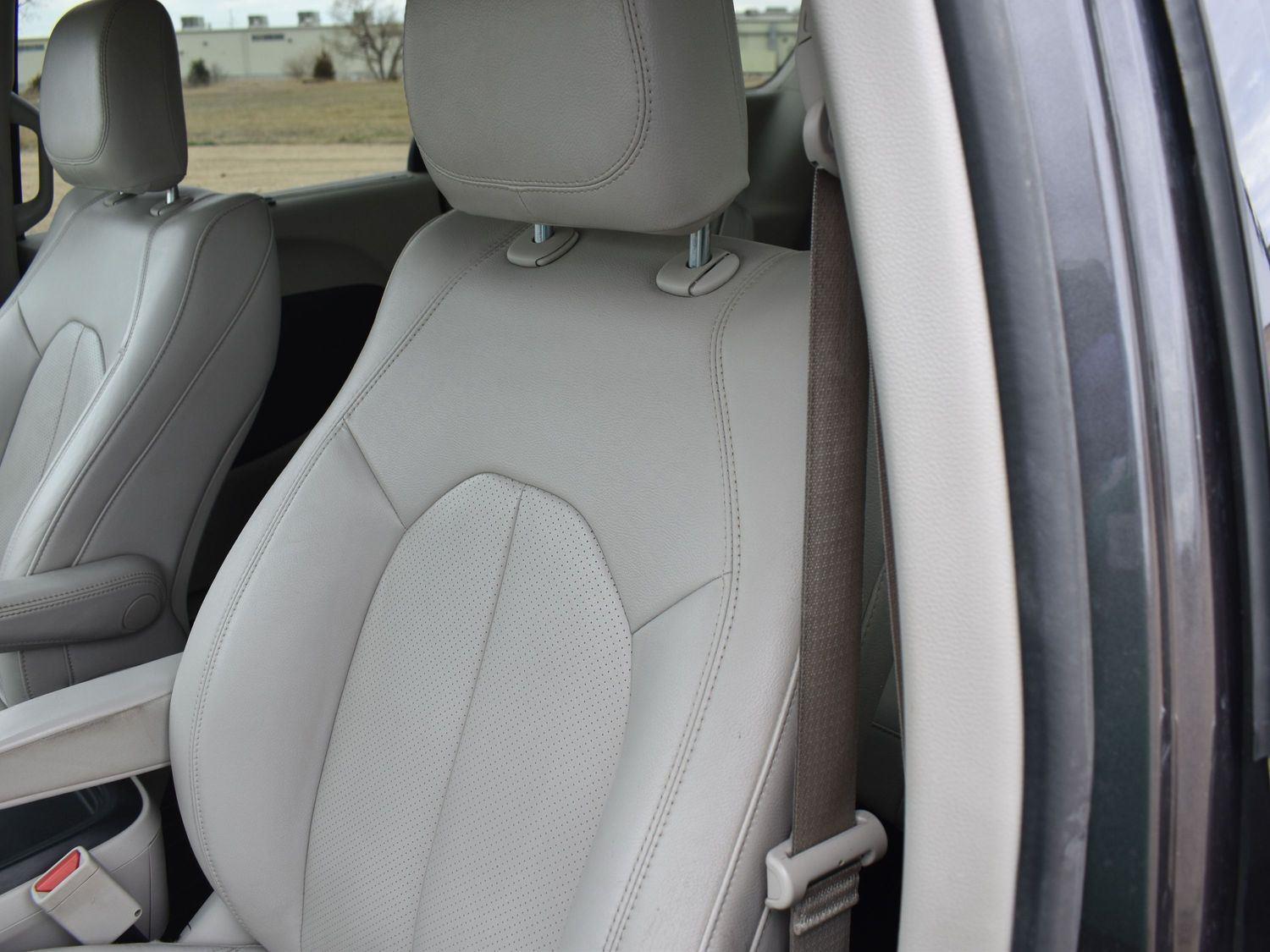 Used 2018 Chrysler Pacifica Touring L Minivans for sale in Grand Island NE