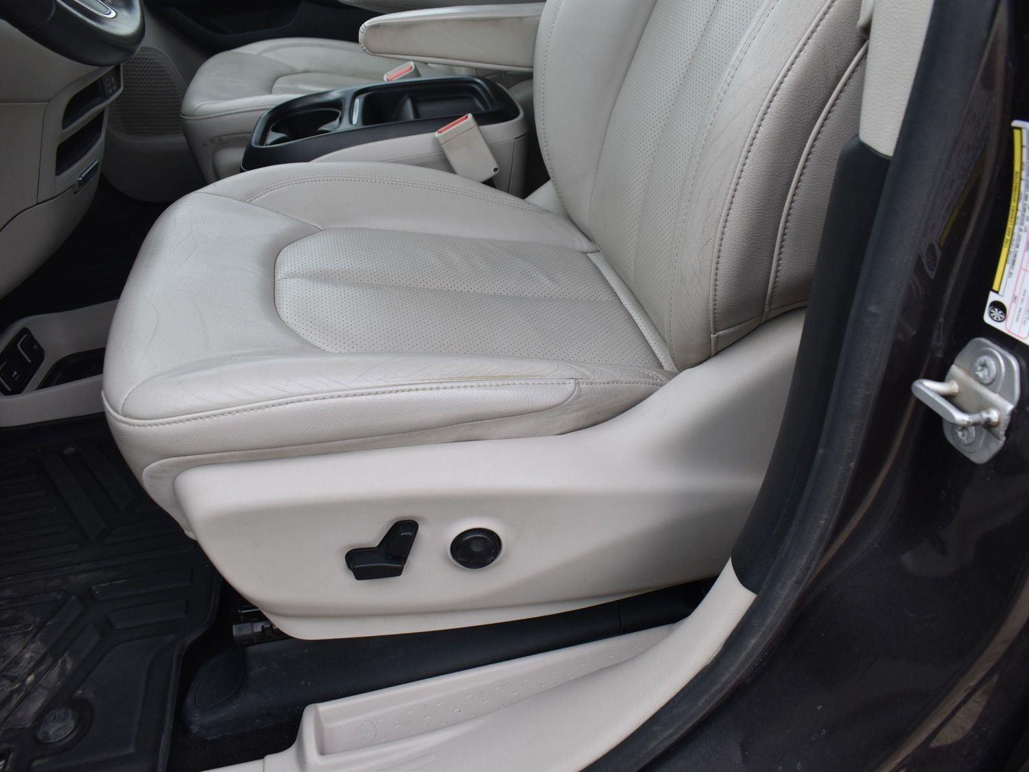 Used 2018 Chrysler Pacifica Touring L Minivans for sale in Grand Island NE